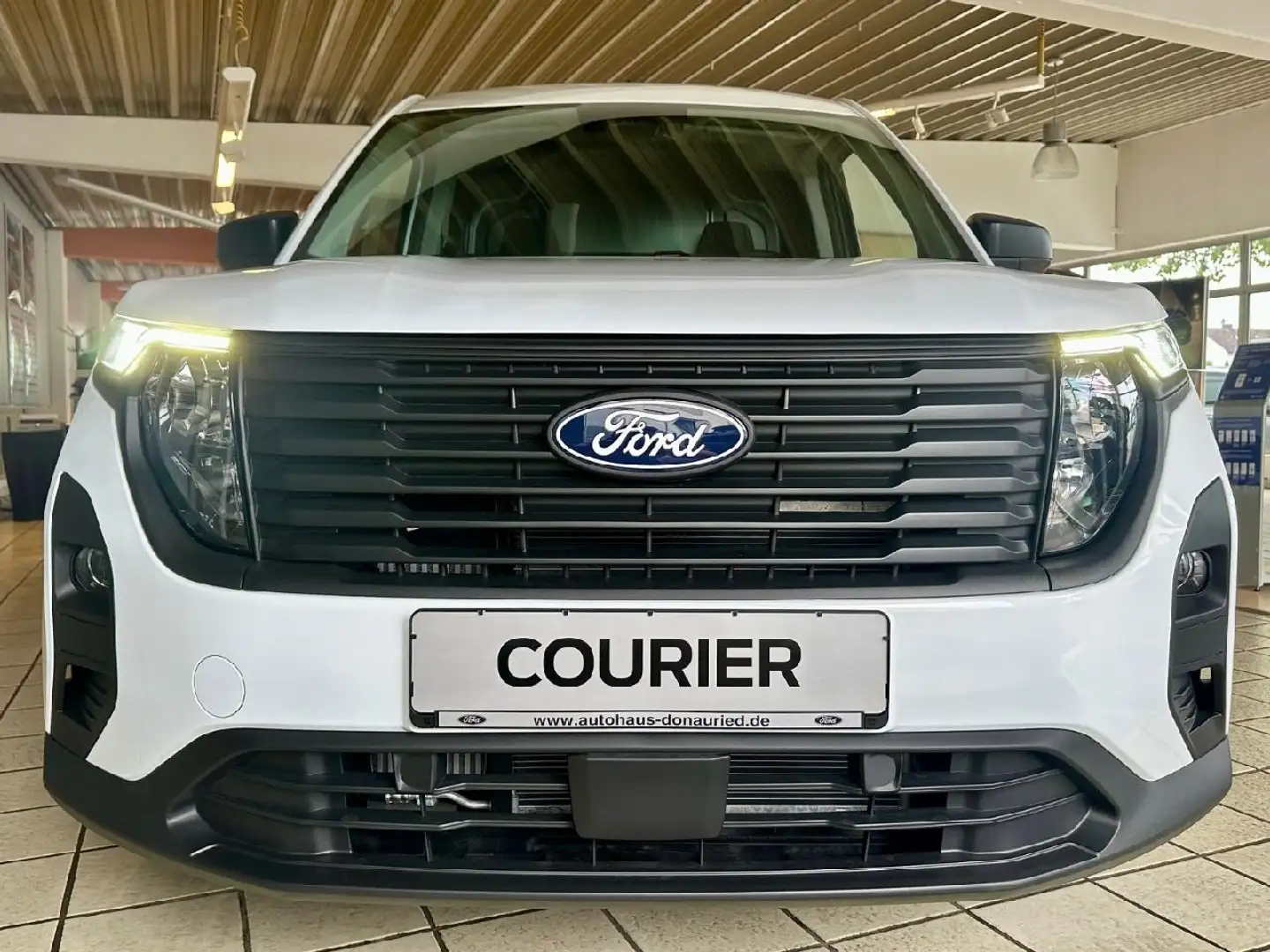 Ford Transit Courier Trend Blanco - 2