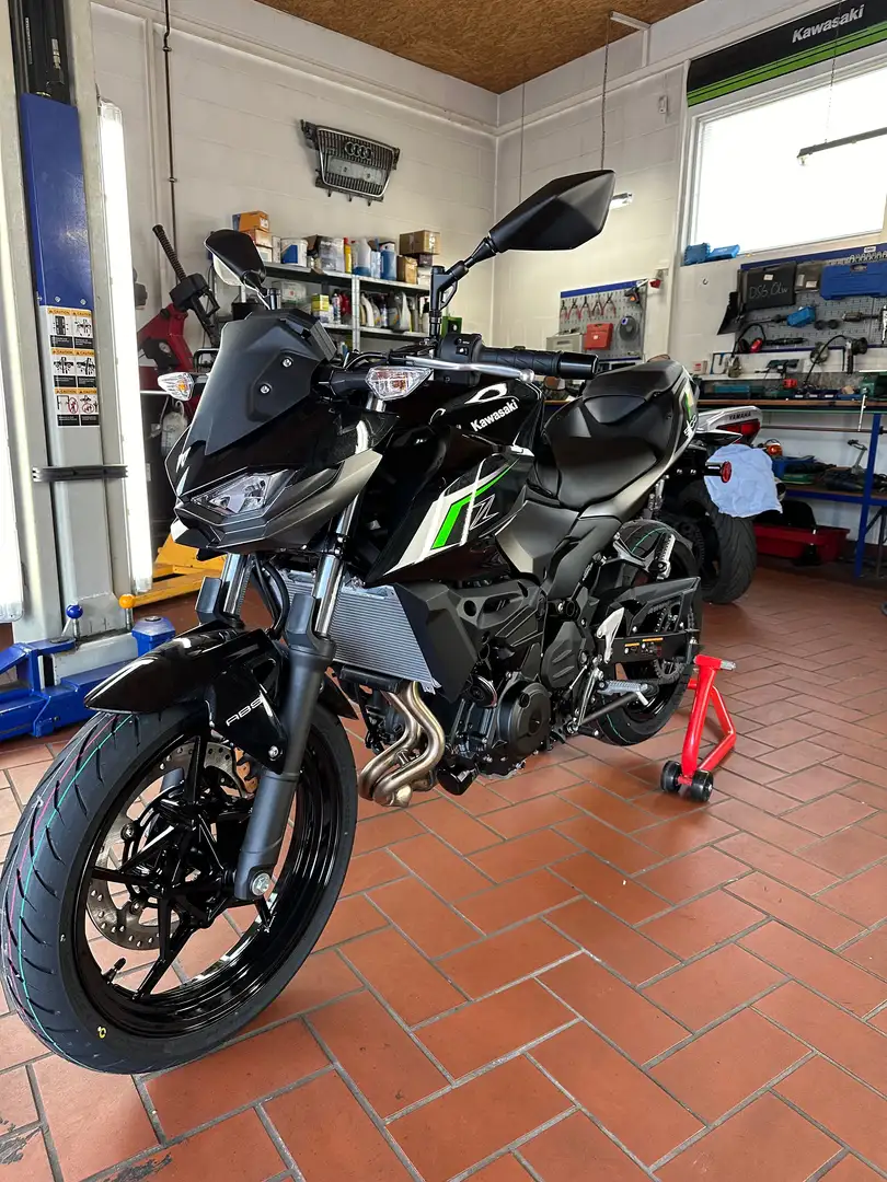 Kawasaki Z 500 NEW Kawasaki Z500 Naked Bike Negru - 1