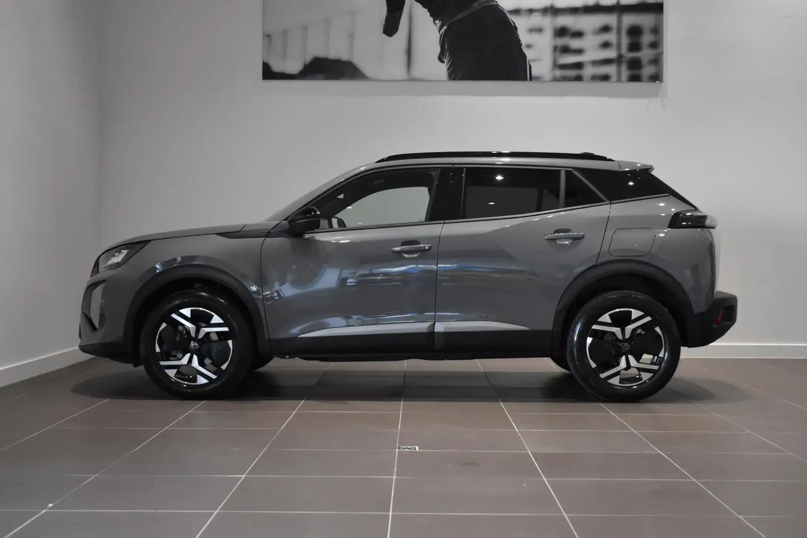 Peugeot 2008 1.2 100PK Allure | Navigatie | Dodehoek detectie | Grijs - 2