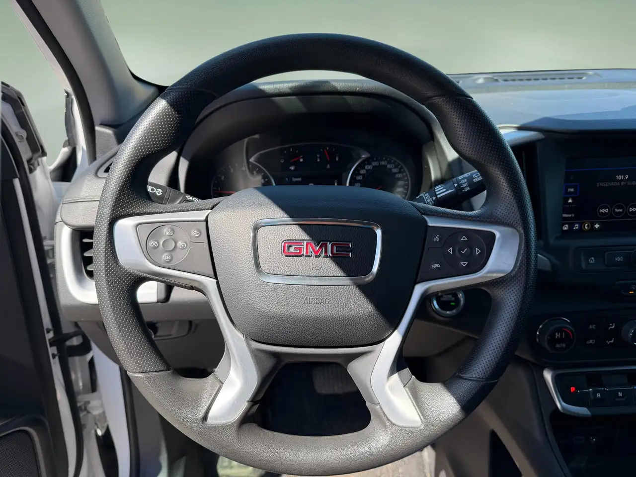 GMC Terrain photo GMC Terrain