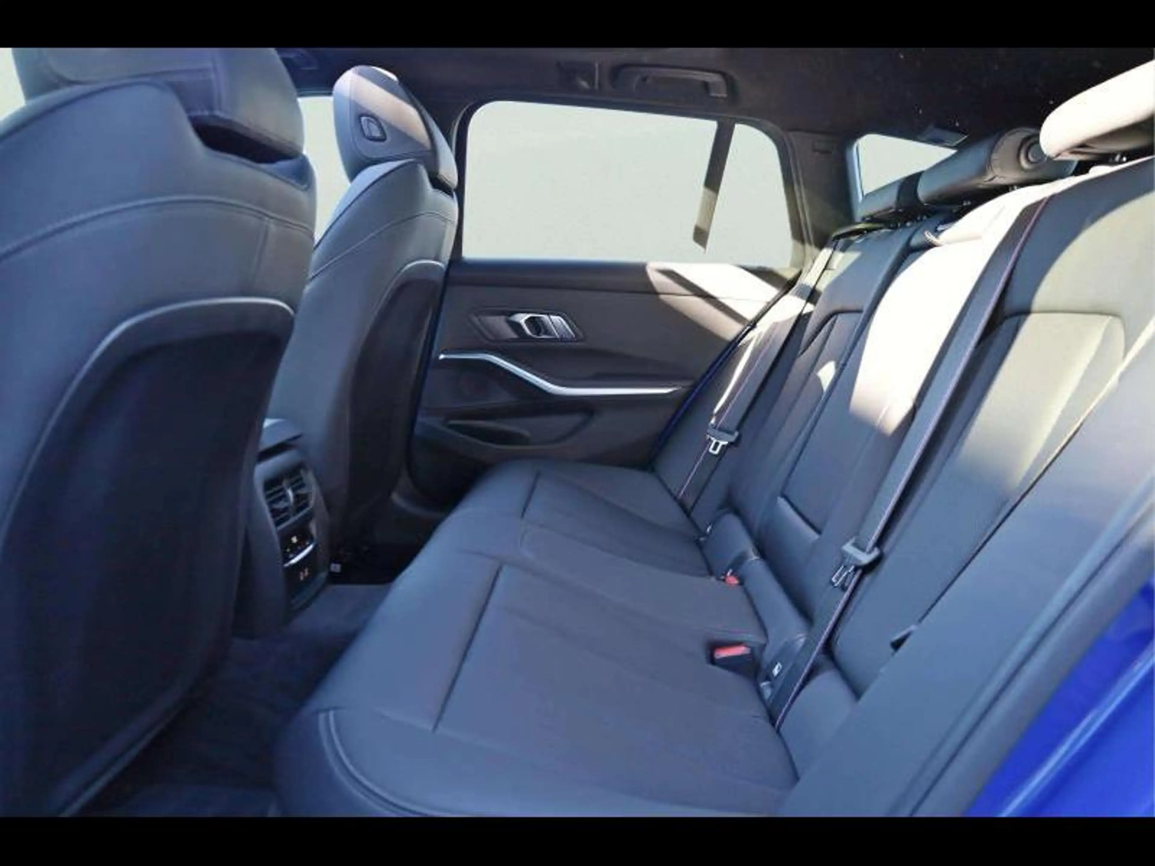 BMW 318 i Touring Kit M Sport — photo 11