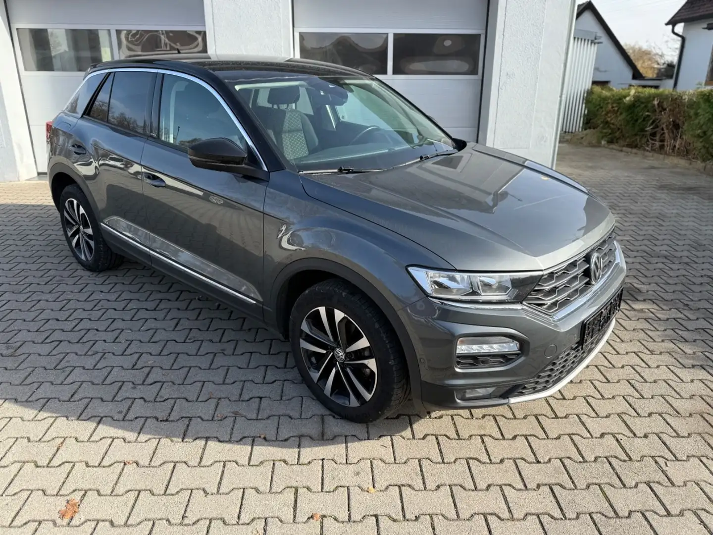 Volkswagen T-Roc IQ.DRIVE I Navi I ACC I Garantie Grau - 1