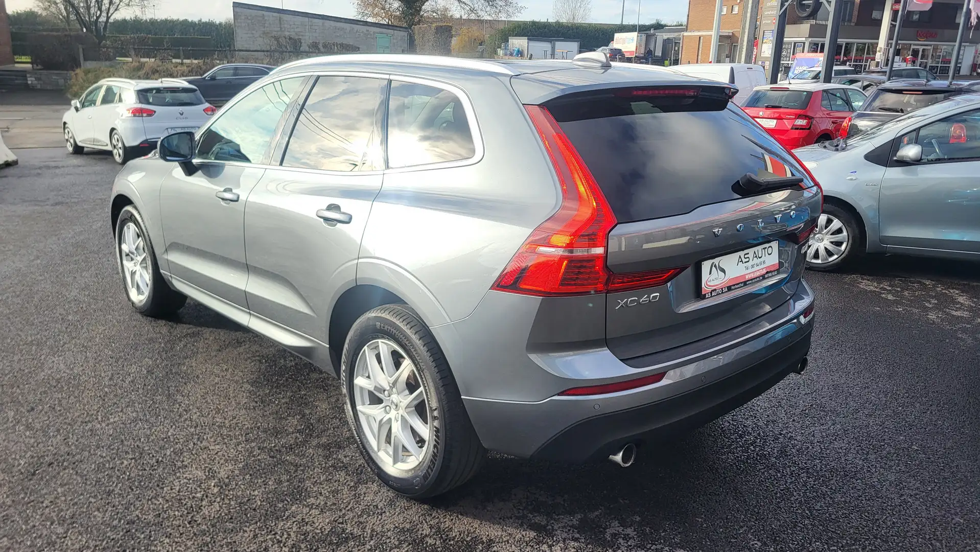 Volvo XC60 XC60 2.0 D4 AWD Momentum Geartronic AdBlue Gris - 2