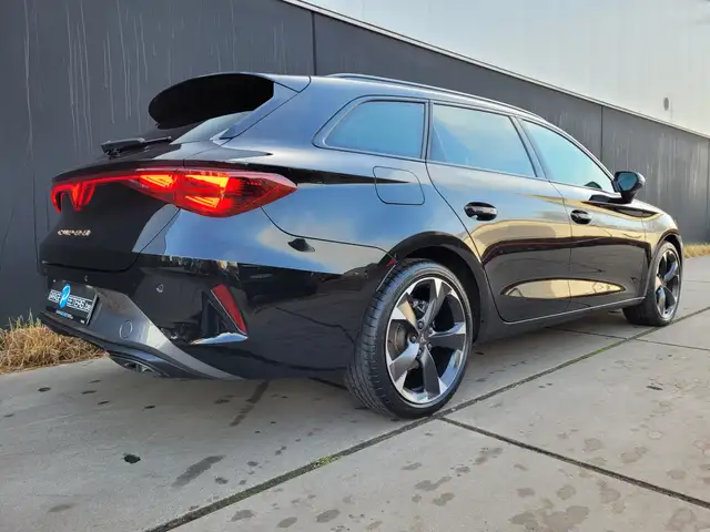 Cupra Leon view 3