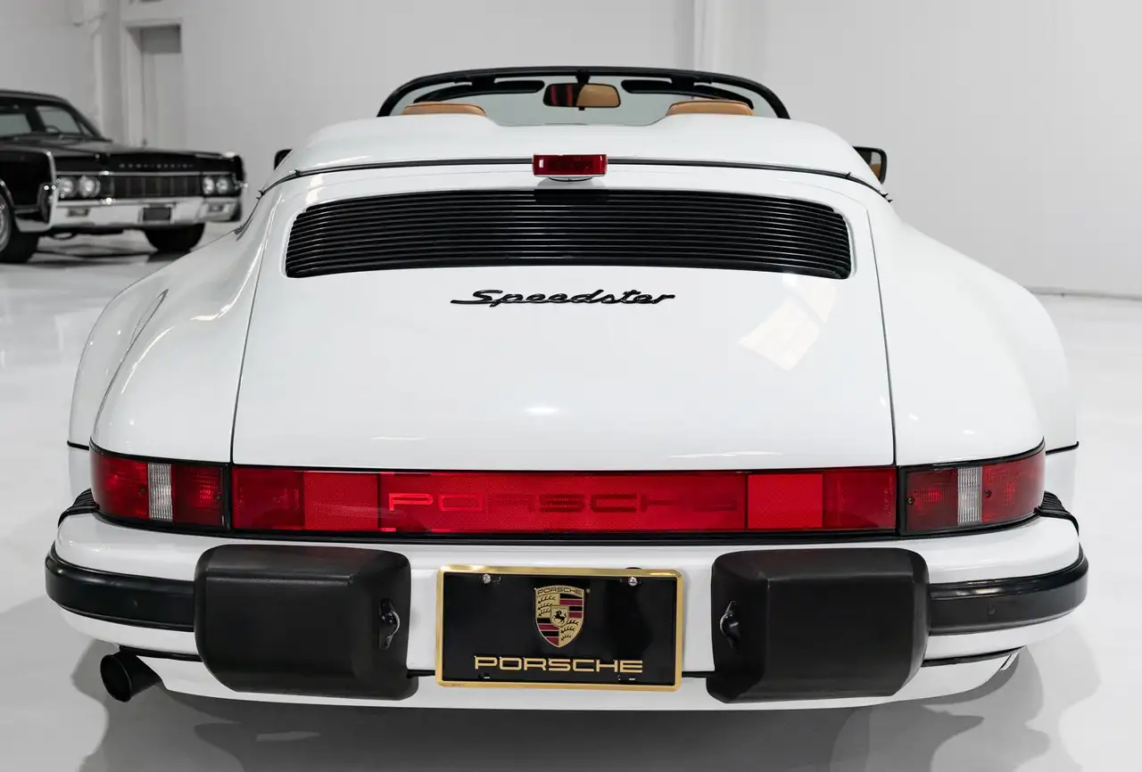 Porsche 911 SPEEDSTER (ONLY 8,857 MILES) ONLY 8,857 MILES, foto 10