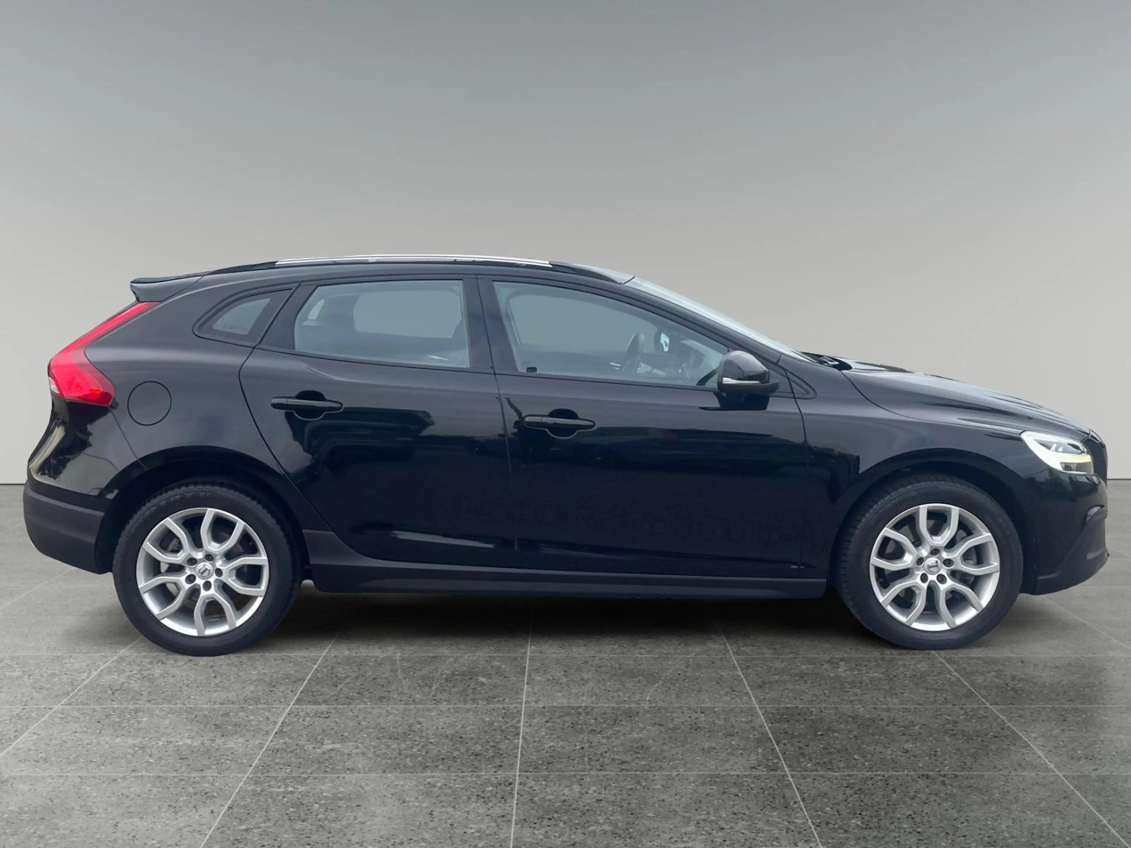 Volvo V40 Cross Country 1.5 T3 Nordic+ — photo 7