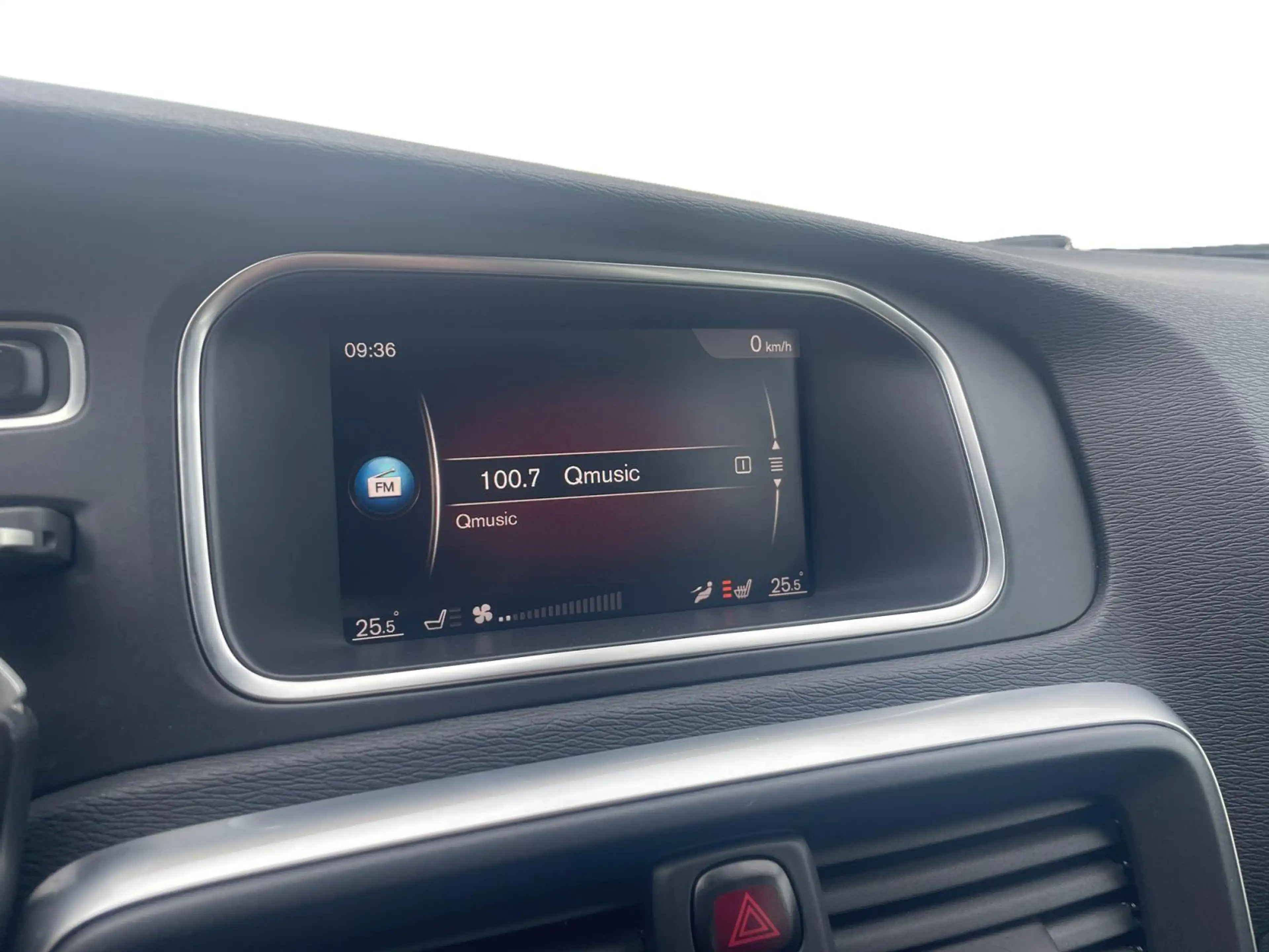 Volvo V40 Cross Country 1.5 T3 Nordic+ — photo 14