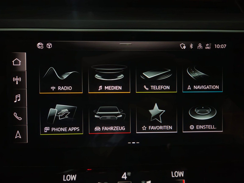 Audi Q8 Sportback e-tron 50 quattro S line — photo 12