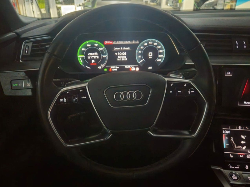 Audi Q8 Sportback e-tron 50 quattro S line — photo 8