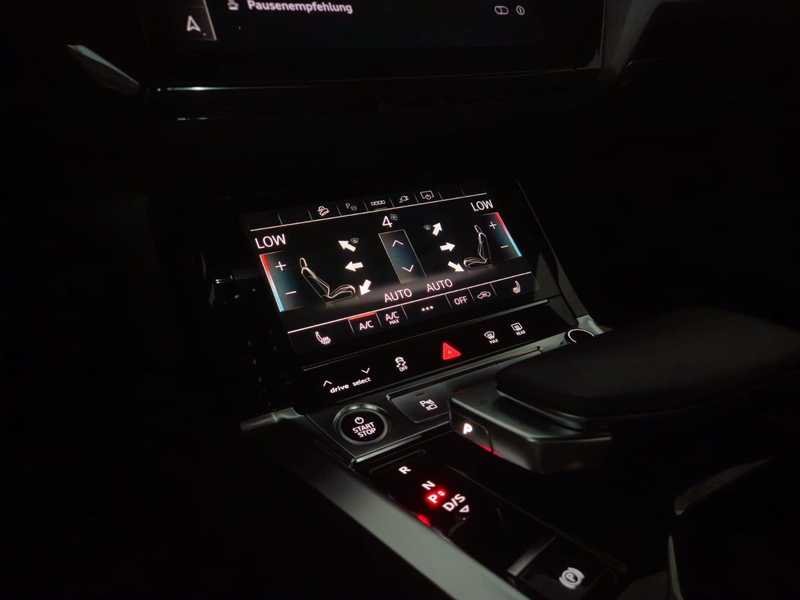 Audi Q8 Sportback e-tron 50 quattro S line — photo 10