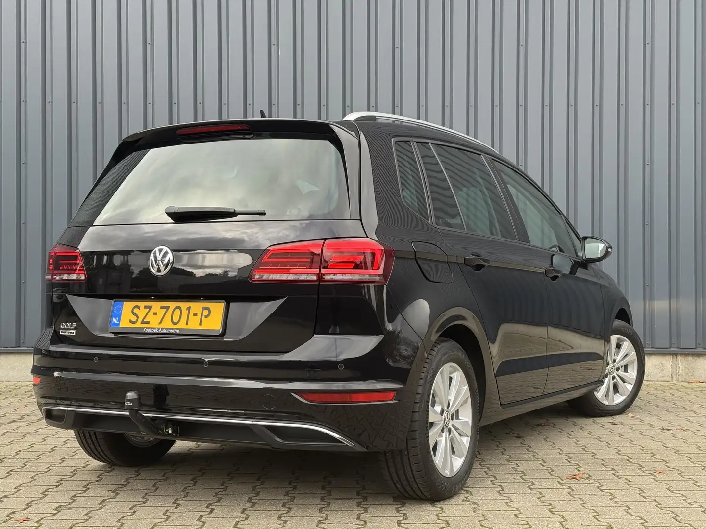 Volkswagen Golf Sportsvan 1.5 TSI ACT Comfortline | Automaat | Trekhaak | AC Zwart - 2