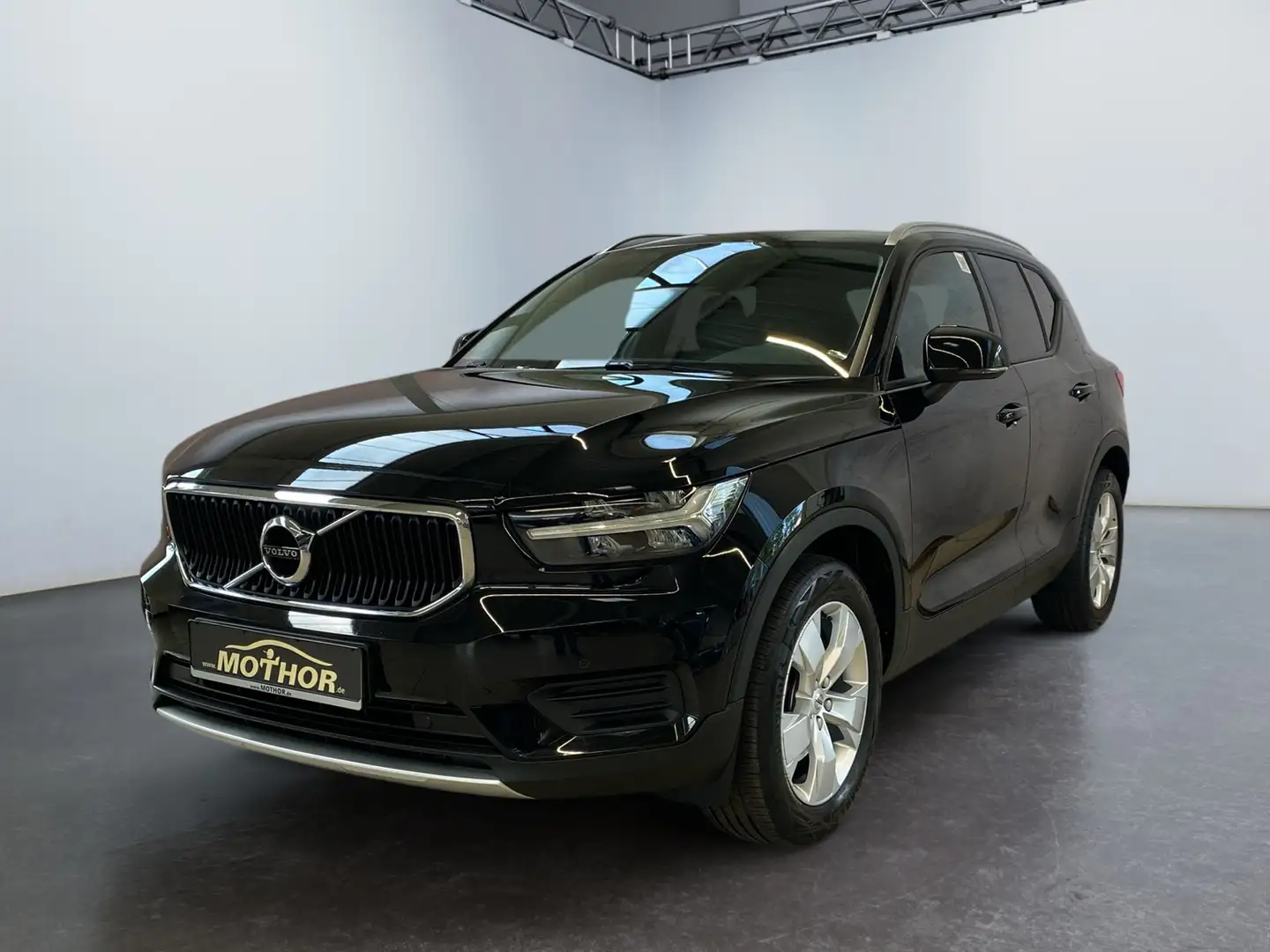 Volvo XC40 Momentum Pro At. 4x4 WinterPaket elek.Heck Schwarz - 1