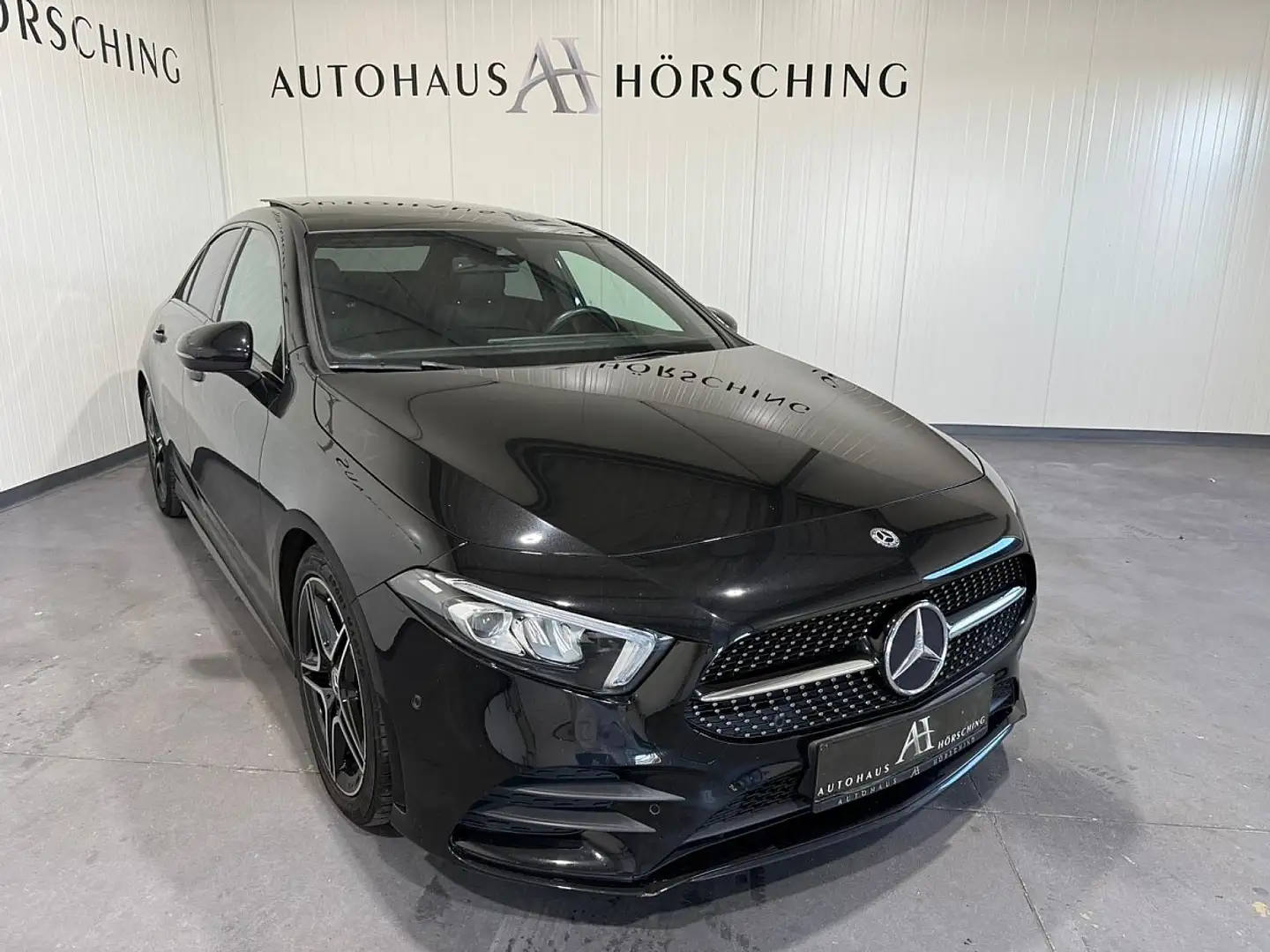 Mercedes-Benz A 180 d Limousine Aut./AMG Line/Pano/uvm Noir - 1