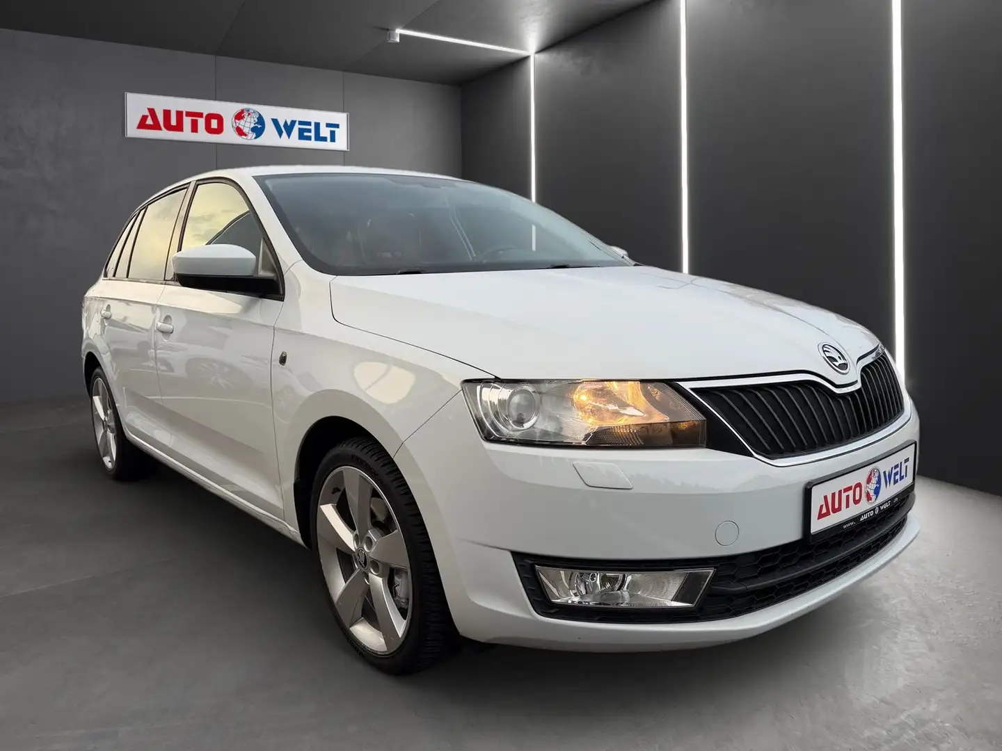 Skoda Rapid/Spaceback Spaceback 1.2 Active Tempomat PDC AUX USB Weiß - 2