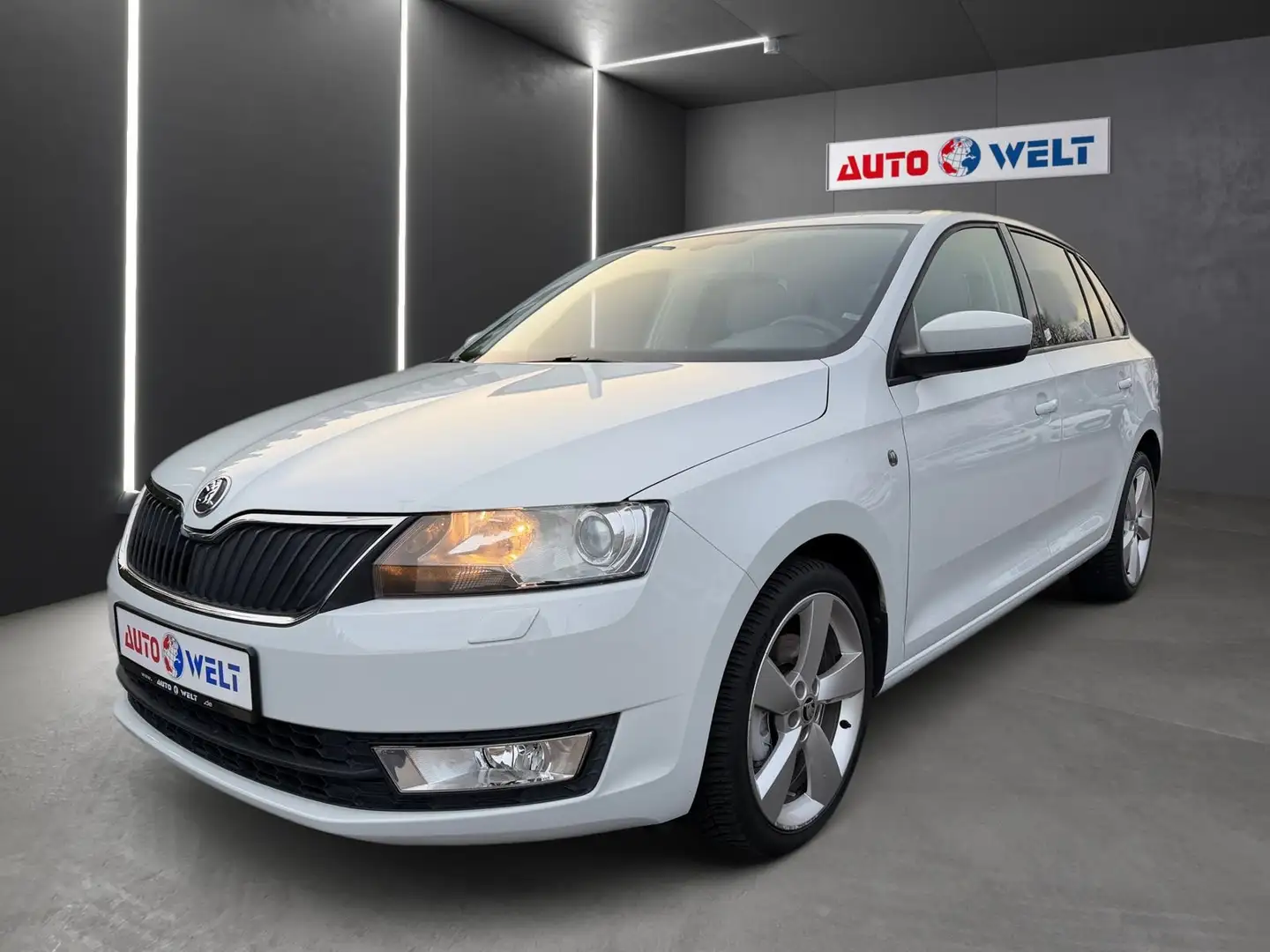 Skoda Rapid/Spaceback Spaceback 1.2 Active Tempomat PDC AUX USB Weiß - 1