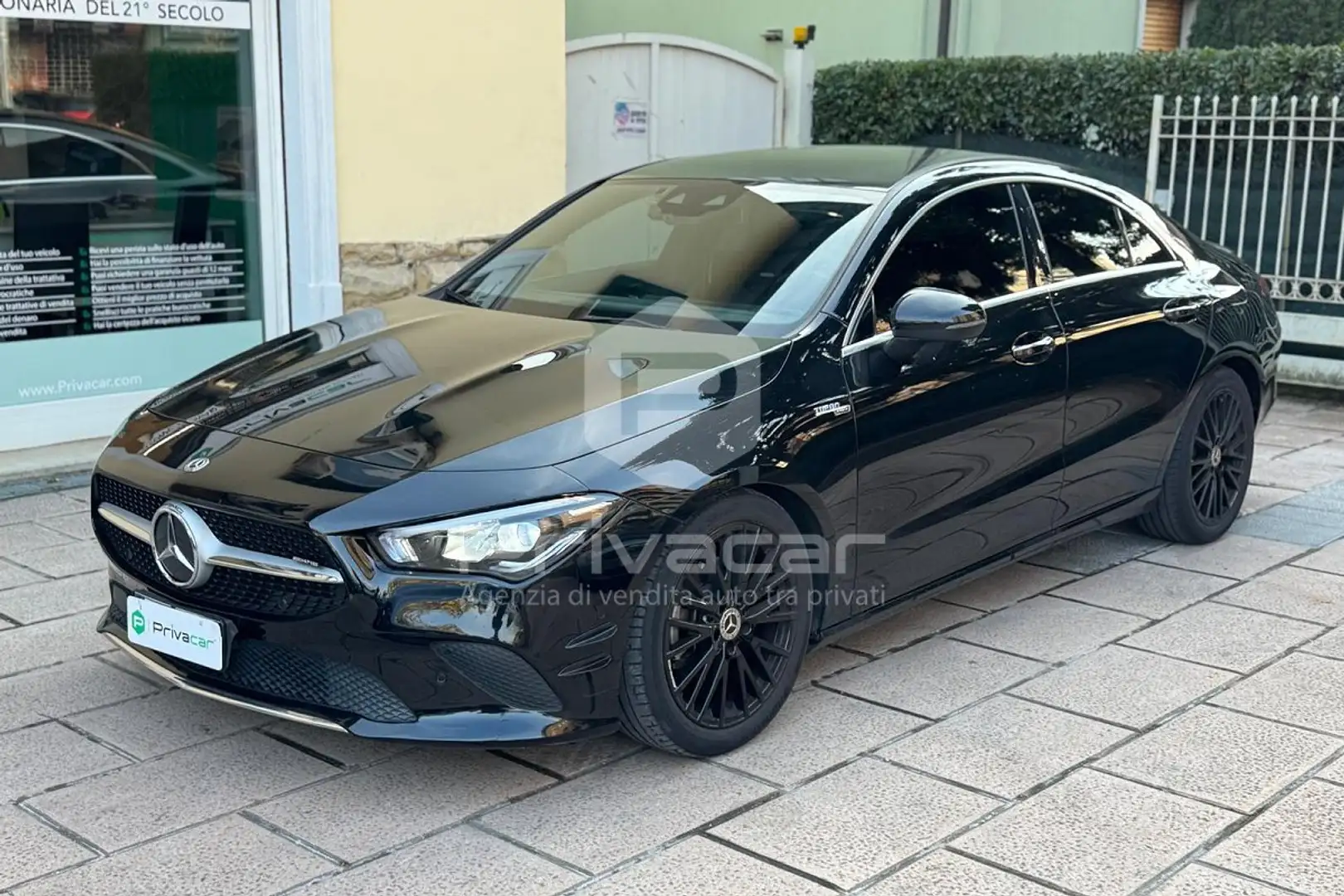 Mercedes-Benz CLA 200 CLA 200 Automatic Sport Schwarz - 1