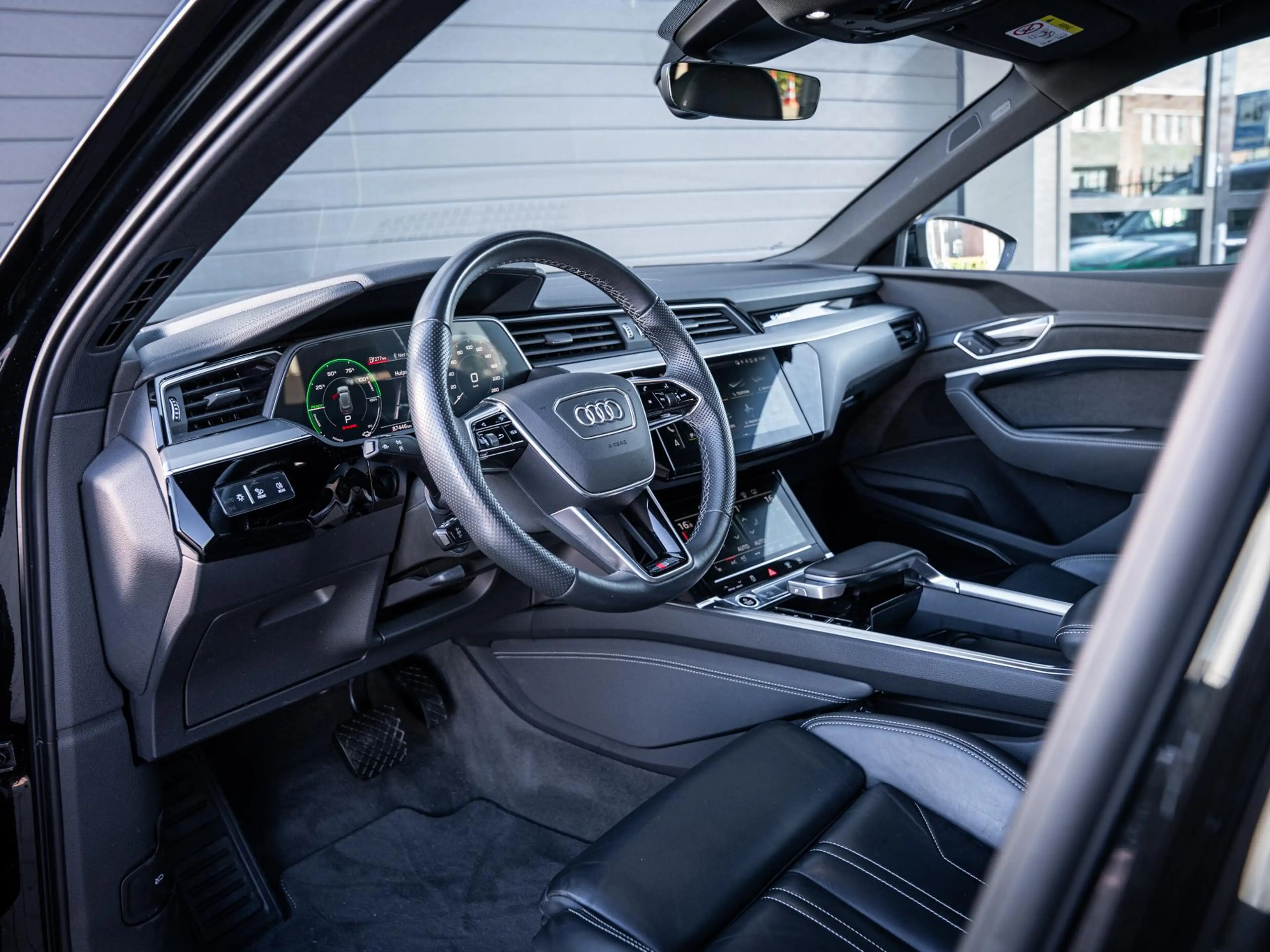 Audi e-tron 55 quattro S edition 95 kWh 3x S-Line l Pano l HUD — photo 2