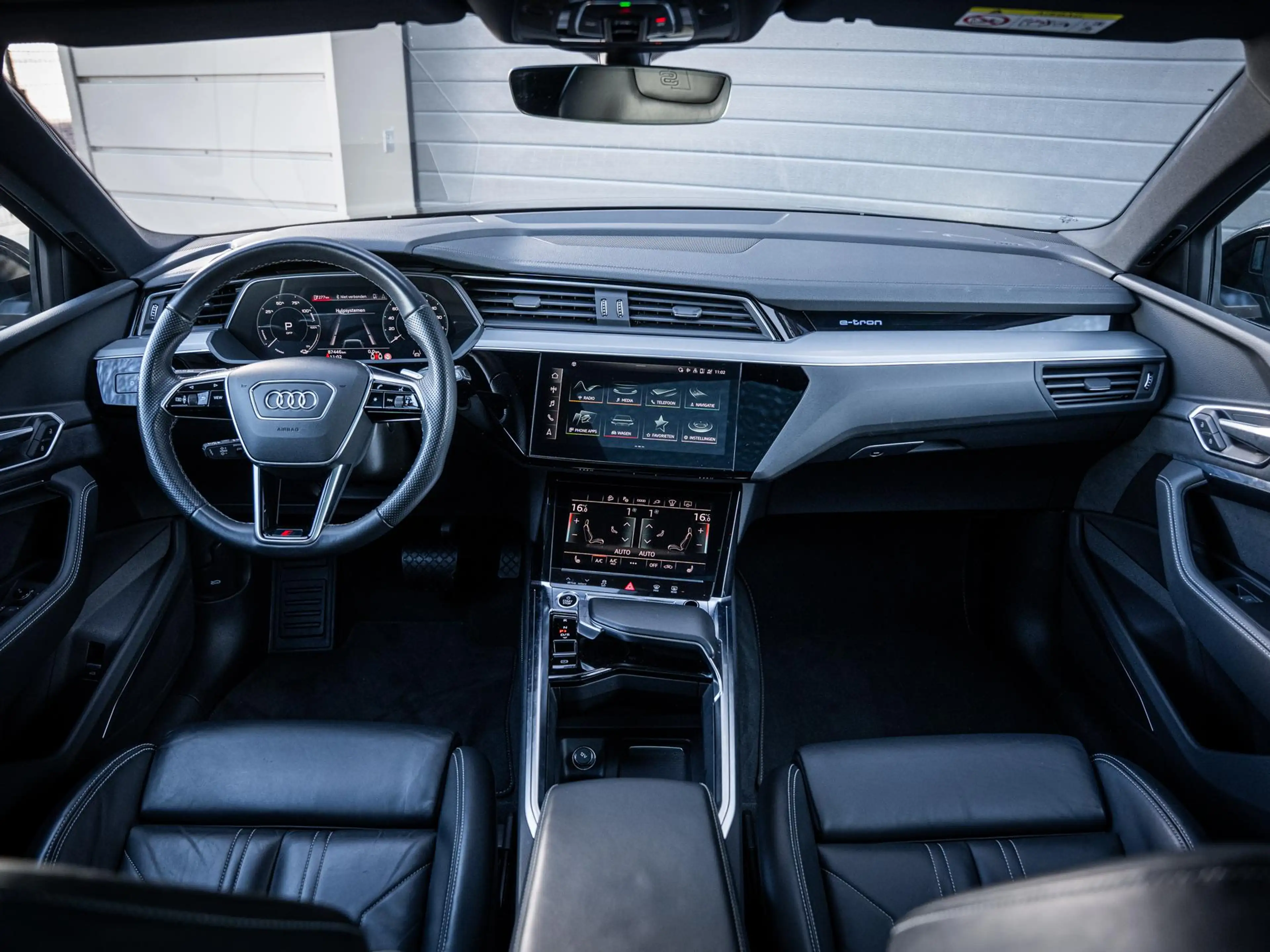 Audi e-tron 55 quattro S edition 95 kWh 3x S-Line l Pano l HUD — photo 10