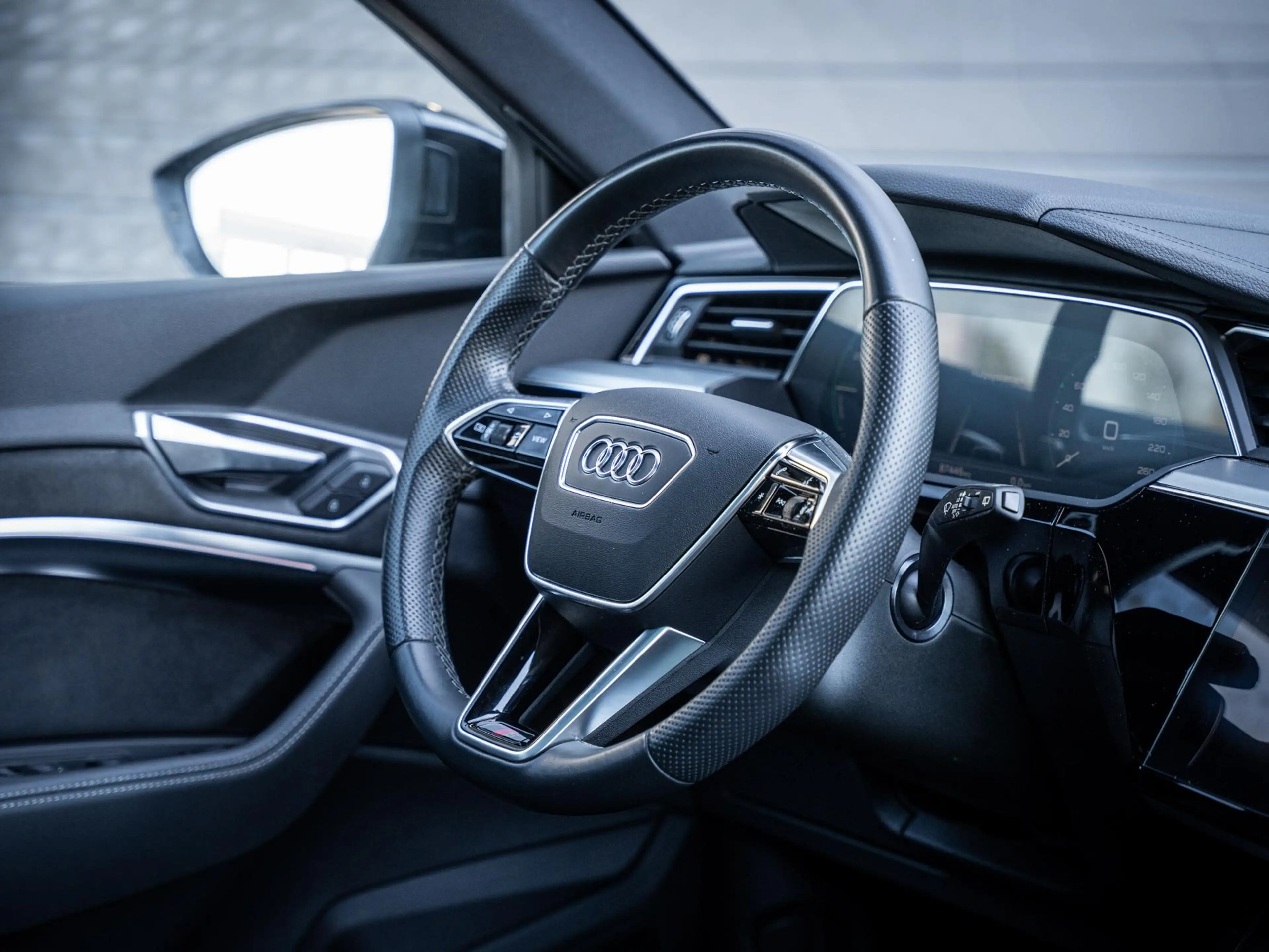 Audi e-tron 55 quattro S edition 95 kWh 3x S-Line l Pano l HUD — photo 15