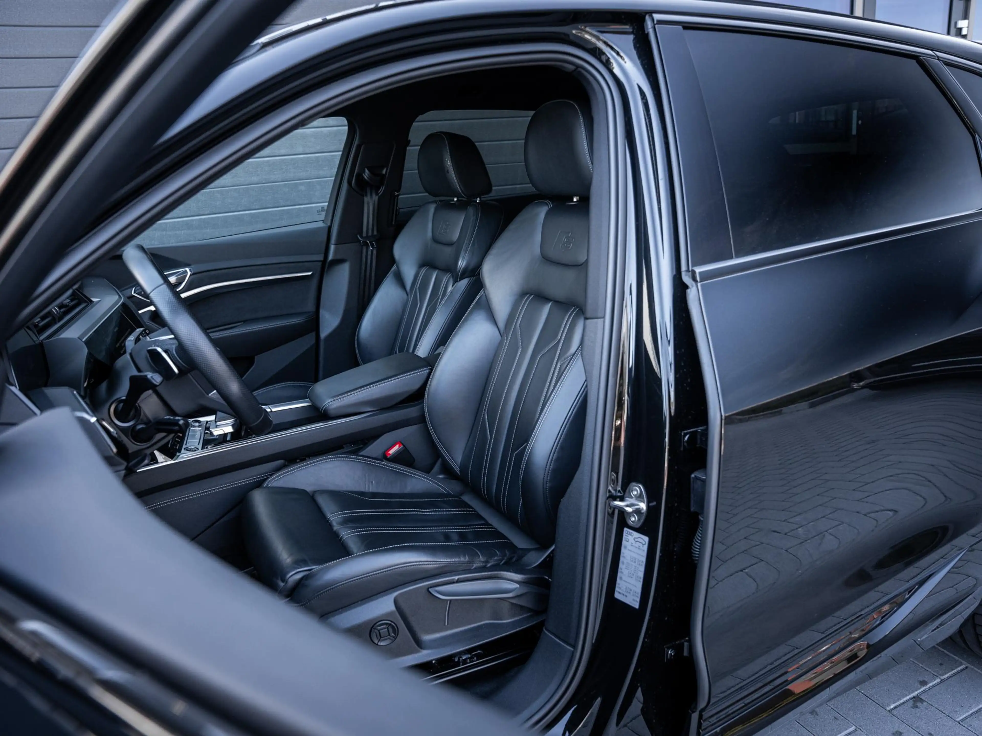 Audi e-tron 55 quattro S edition 95 kWh 3x S-Line l Pano l HUD — photo 11