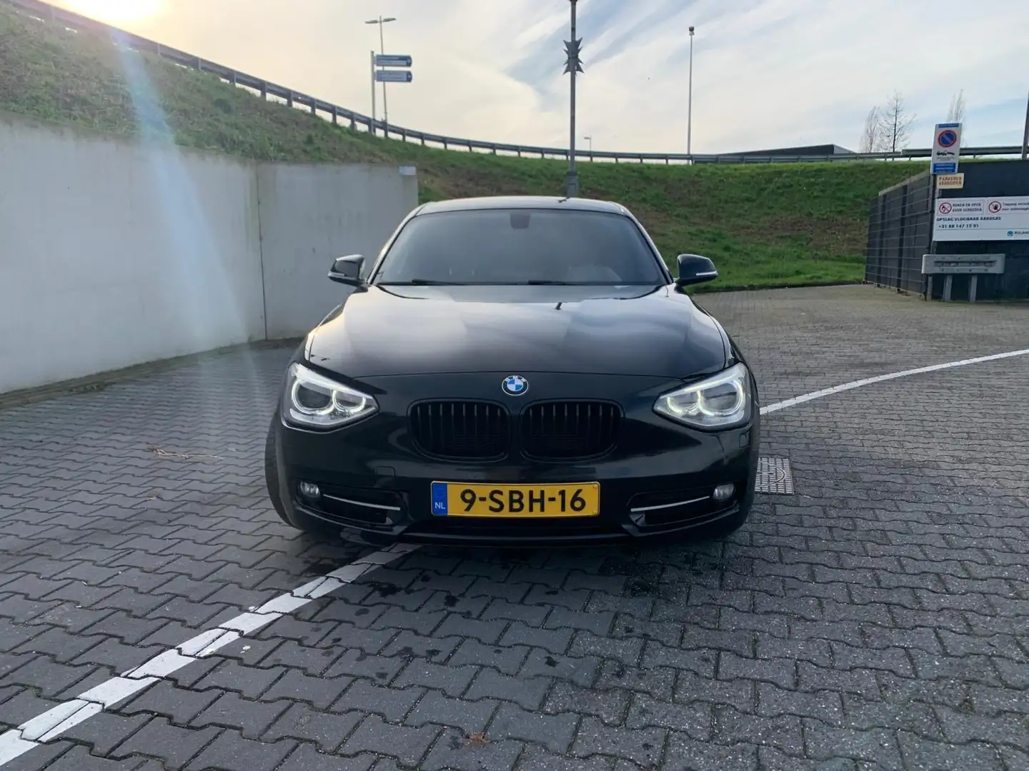 BMW 114 High Executive M-sport Zwart - 1