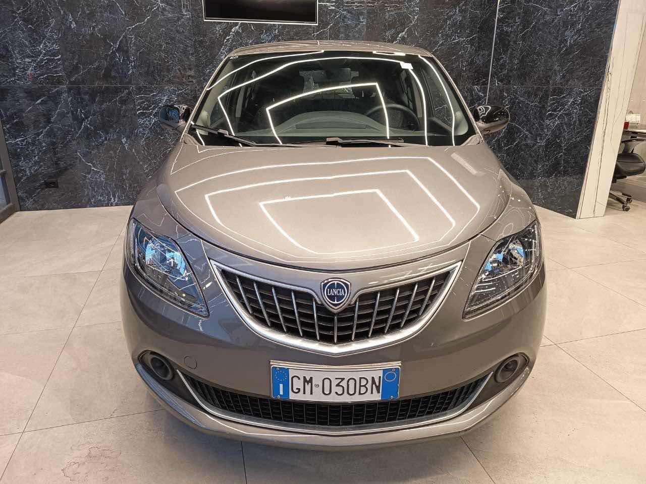 Lancia Ypsilon 1.0 FireFly 5 porte S&S Hybrid Ecochic Silver