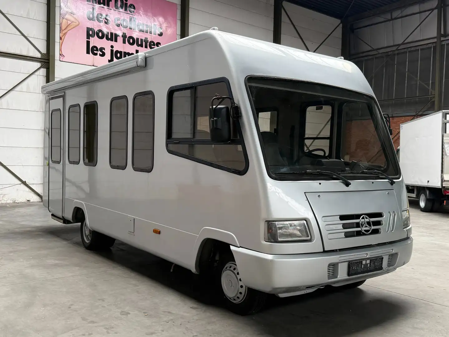 Mercedes-Benz Vario 410D // CAMPER // DOUBLE WHEELS IN THE BACK Grau - 1