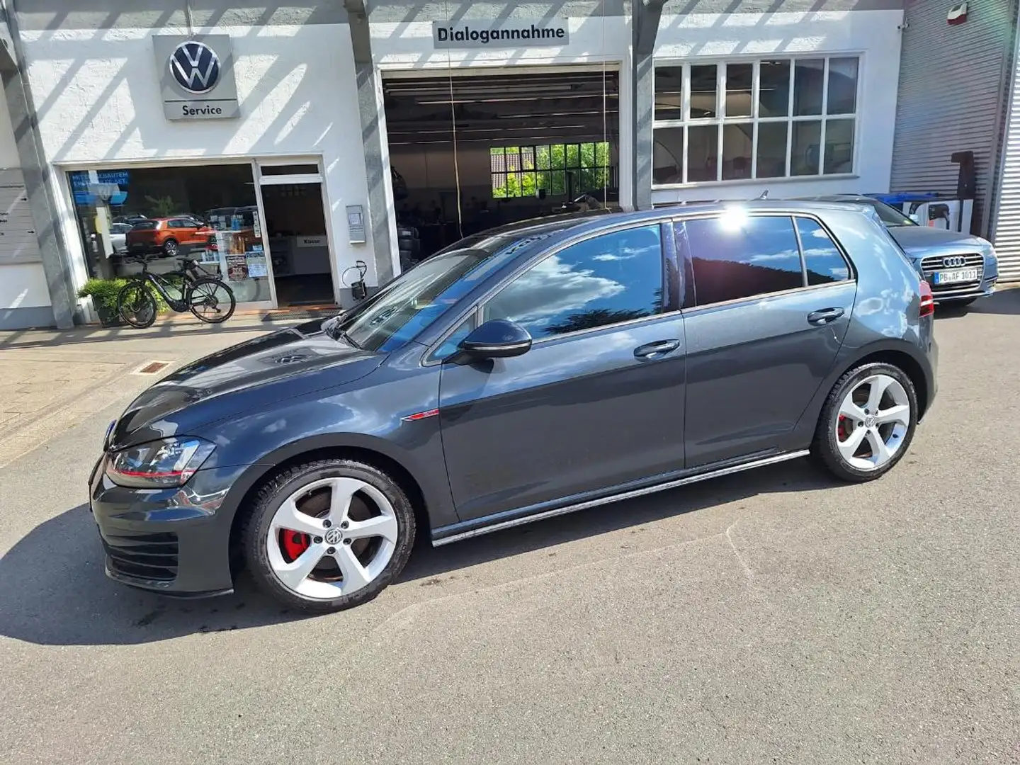 Volkswagen Golf GTI 2.0 TSI Bi-Xenon Navi Kamera Grau - 2