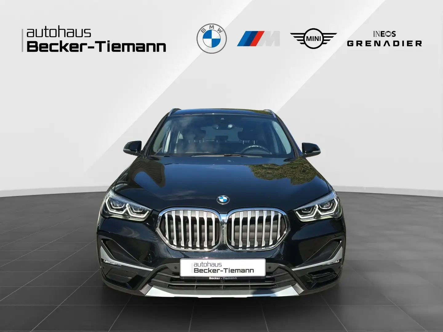 BMW X1 sDrive20i 18" / xLine / Sitzheizung / DAB / RFK / Schwarz - 2