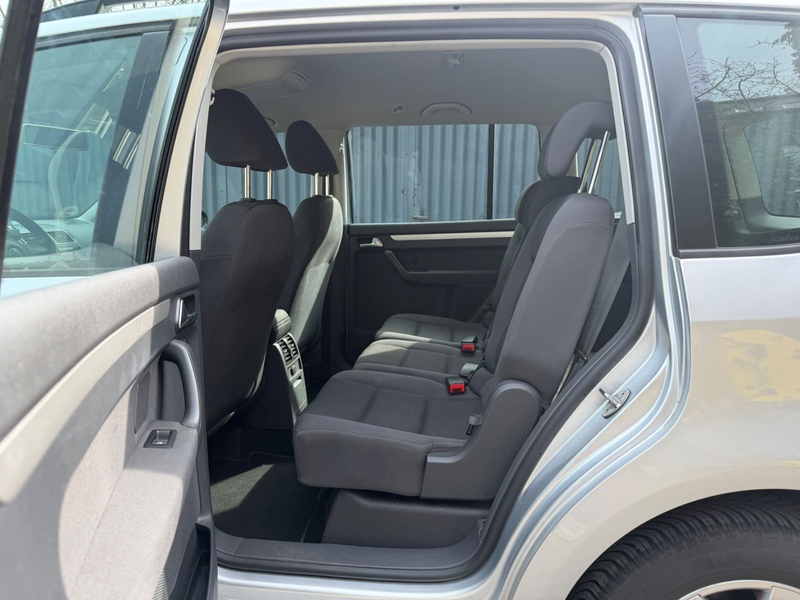 Volkswagen Touran Trendline BMT*NAVI*PDC*TÜV* — photo 11