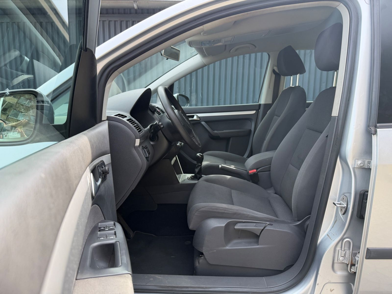 Volkswagen Touran Trendline BMT*NAVI*PDC*TÜV* — photo 6
