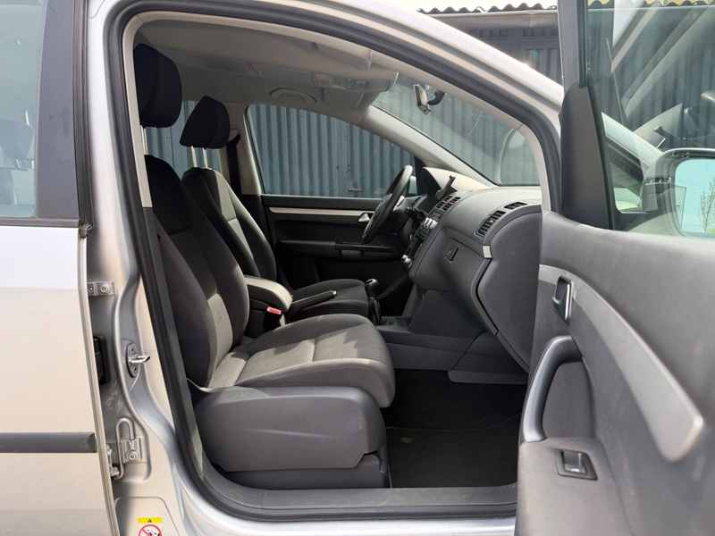 Volkswagen Touran Trendline BMT*NAVI*PDC*TÜV* — photo 9