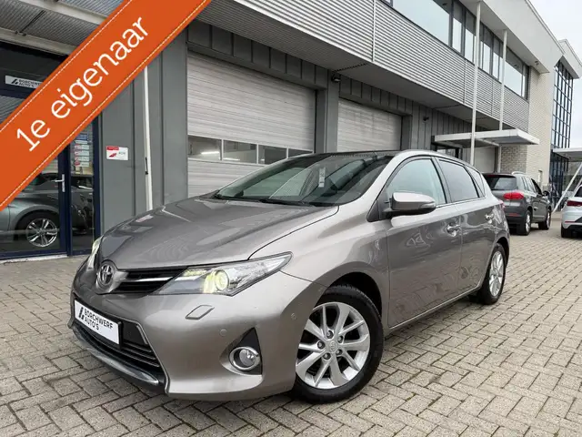 Toyota Auris 1.6 Benzine | Trekhaak | Pano | Camera