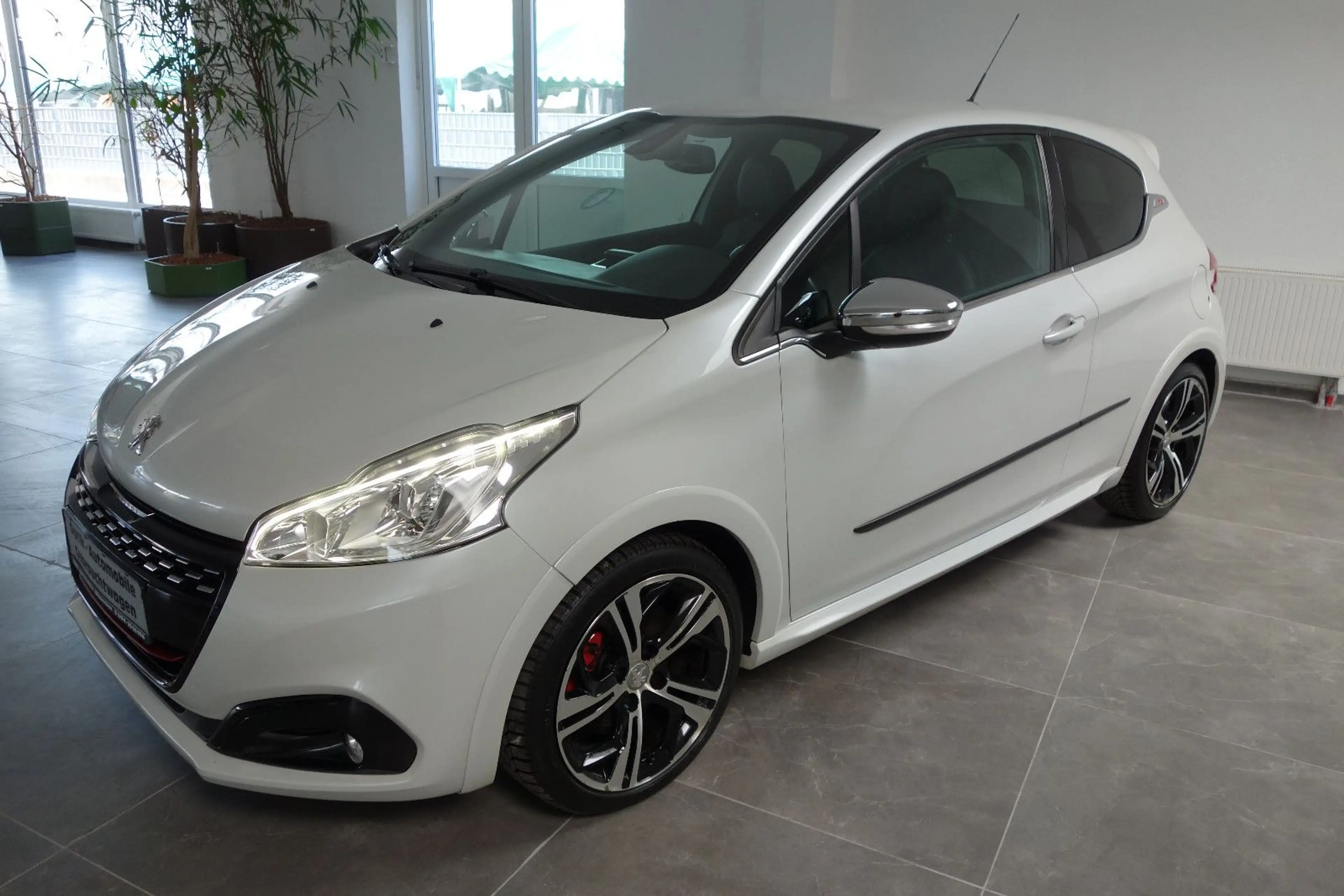 Peugeot 208 GTi Navi/6-Gang/Leder/17-Zoll/Euro6/AHK — photo 2