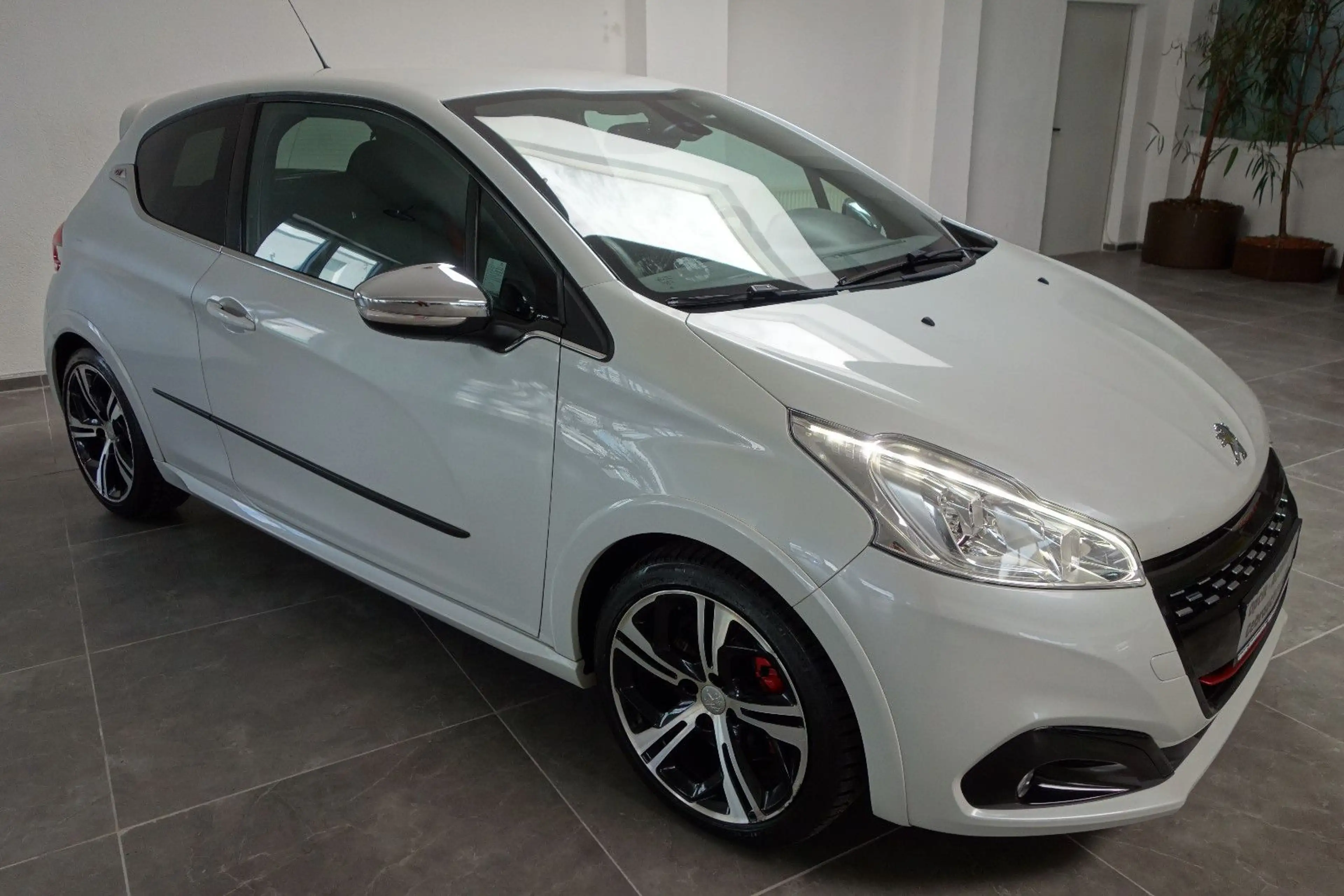 Peugeot 208 GTi Navi/6-Gang/Leder/17-Zoll/Euro6/AHK