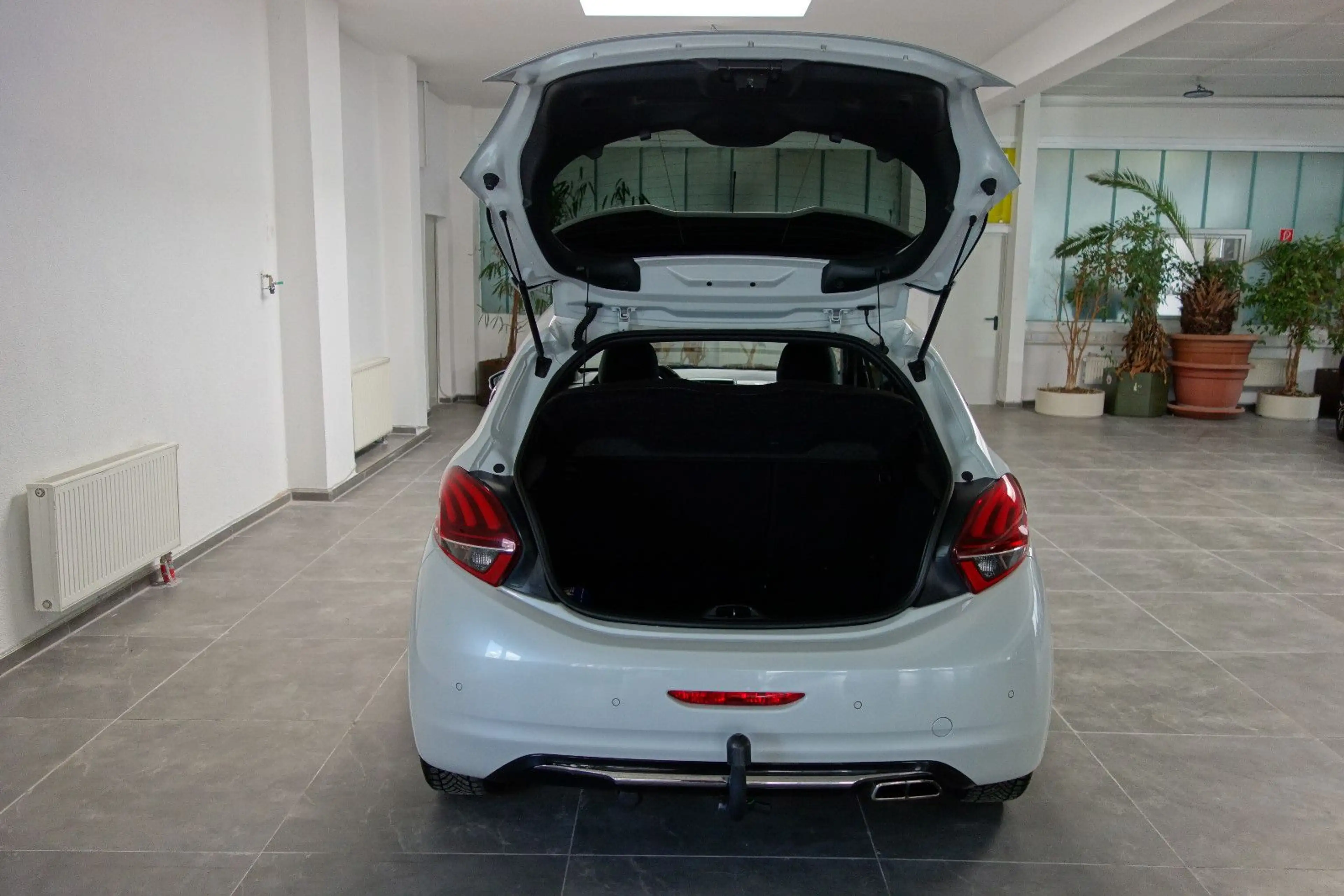 Peugeot 208 GTi Navi/6-Gang/Leder/17-Zoll/Euro6/AHK — photo 10
