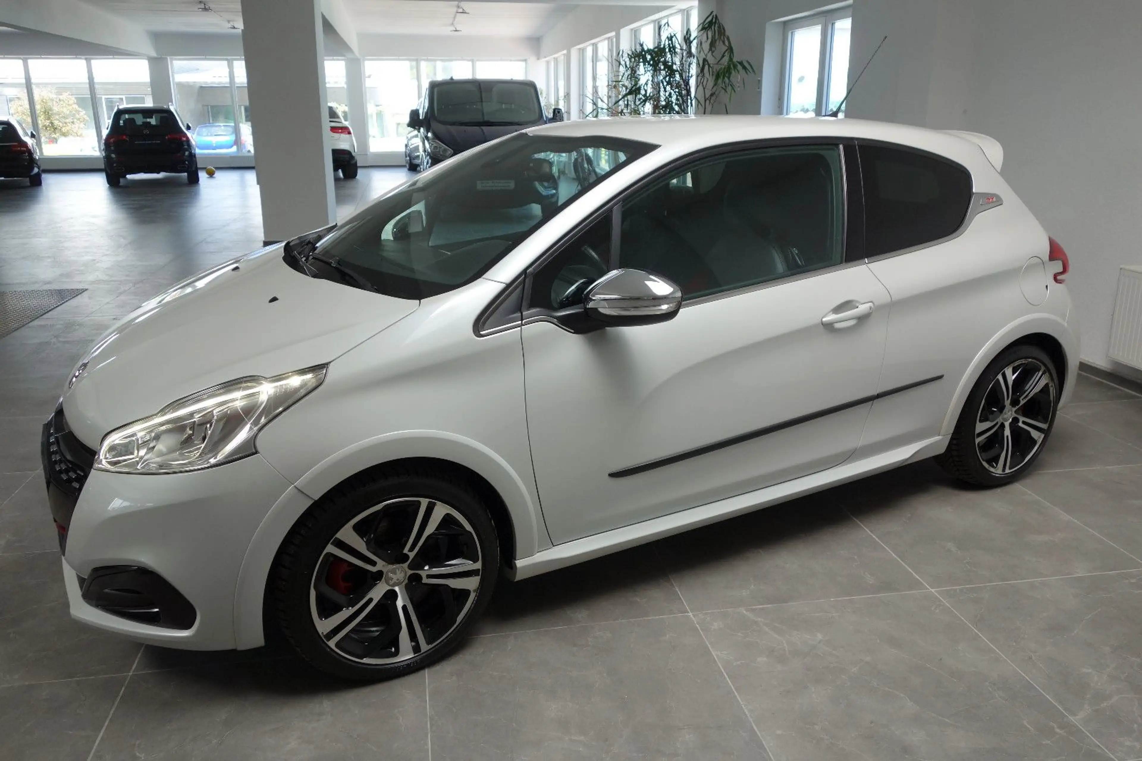 Peugeot 208 GTi Navi/6-Gang/Leder/17-Zoll/Euro6/AHK — photo 7