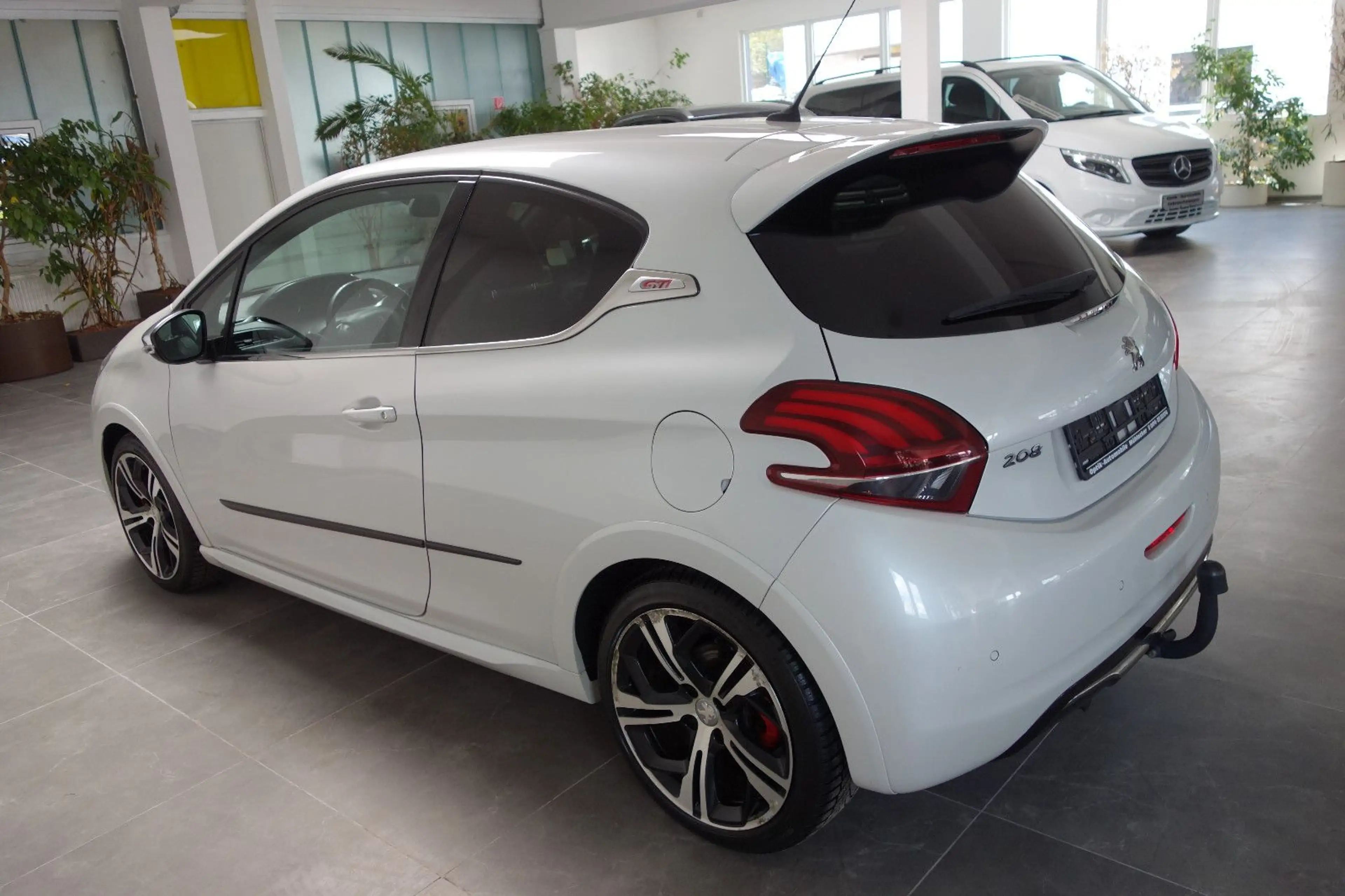 Peugeot 208 GTi Navi/6-Gang/Leder/17-Zoll/Euro6/AHK — photo 5