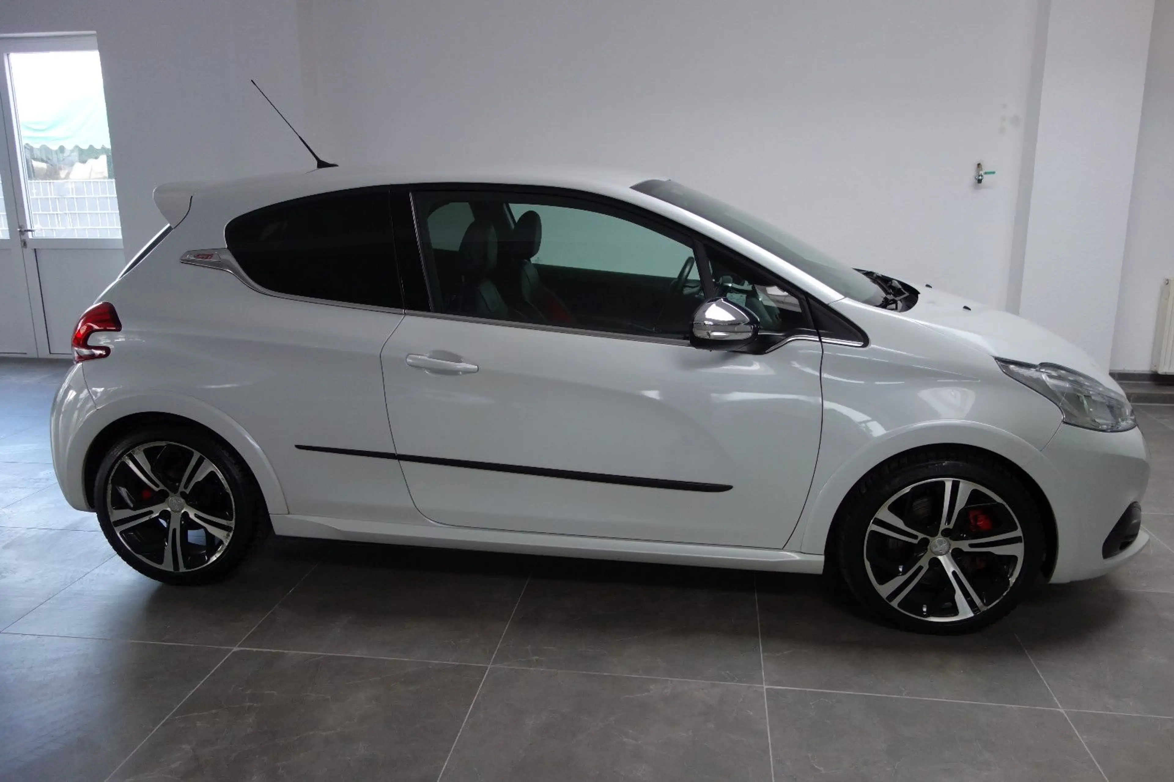 Peugeot 208 GTi Navi/6-Gang/Leder/17-Zoll/Euro6/AHK — photo 8