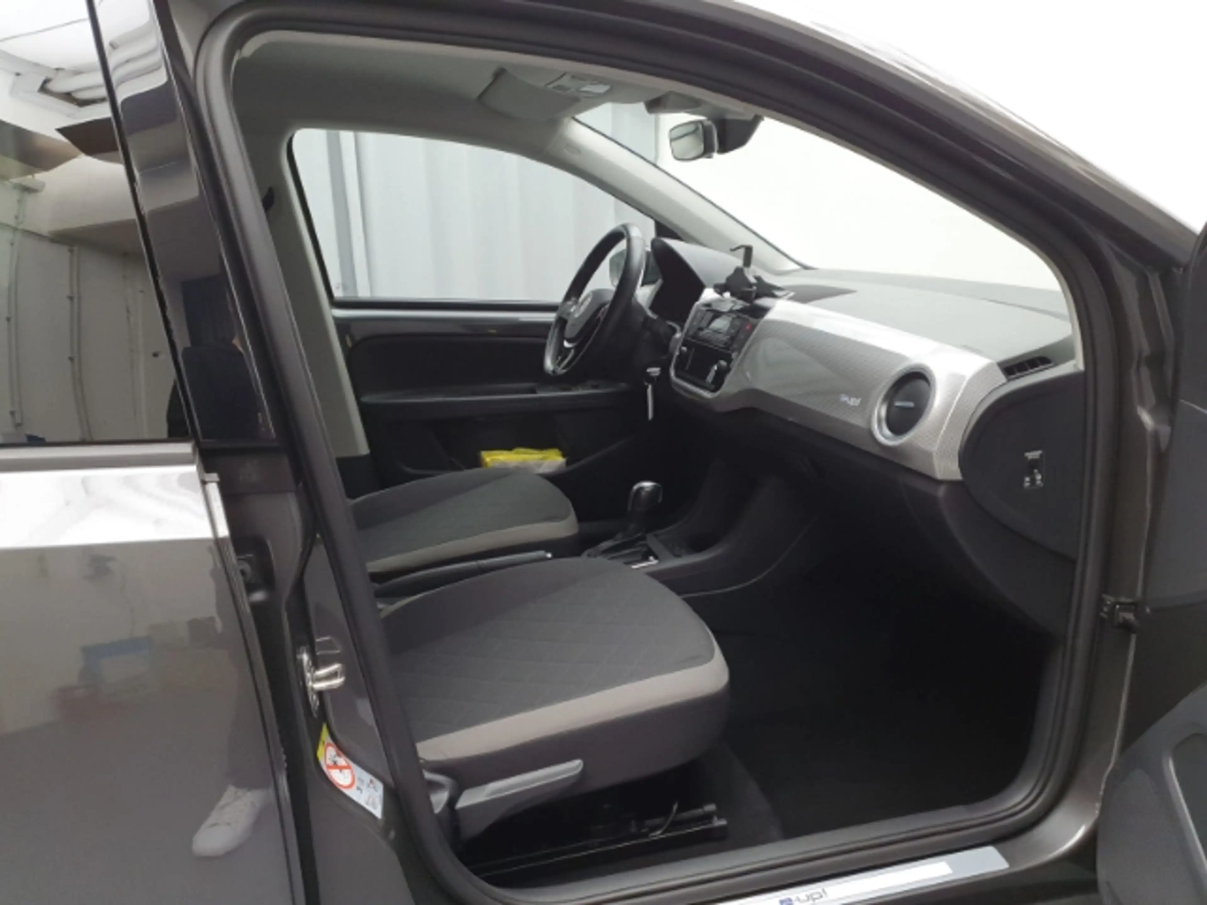 Volkswagen e-up! e-Style Plus SHZ Rückfahrkam. DAB — photo 9