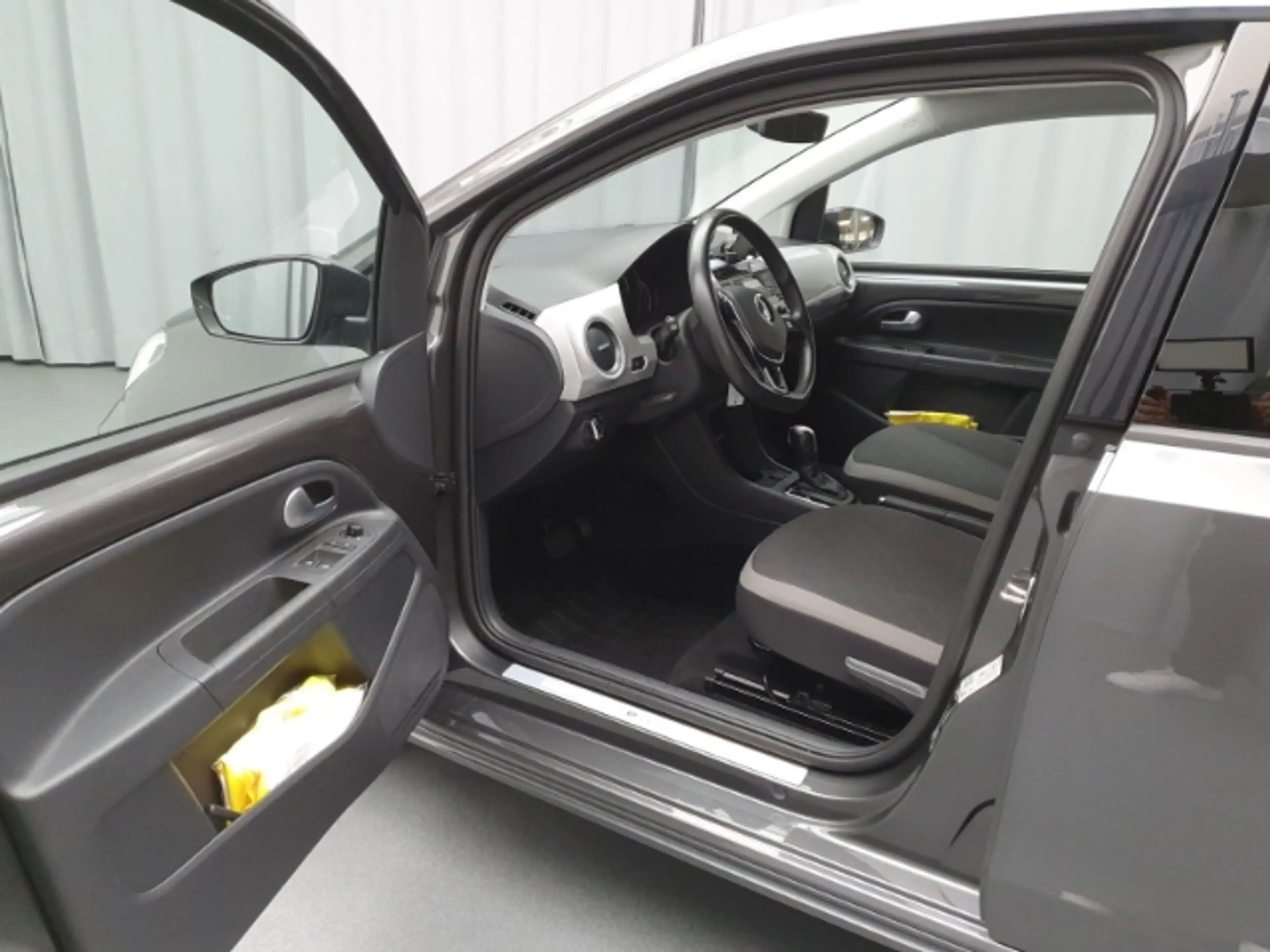 Volkswagen e-up! e-Style Plus SHZ Rückfahrkam. DAB — photo 8