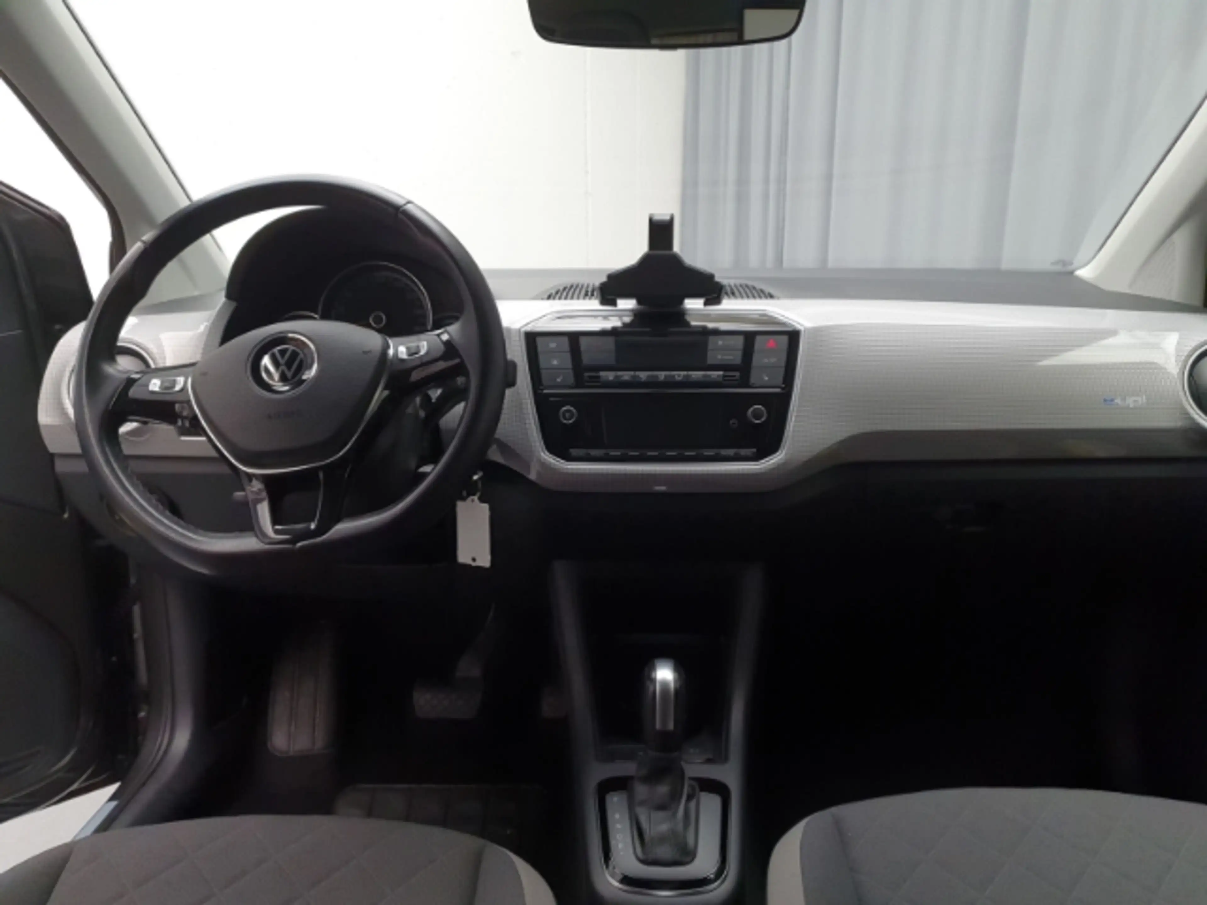 Volkswagen e-up! e-Style Plus SHZ Rückfahrkam. DAB — photo 7
