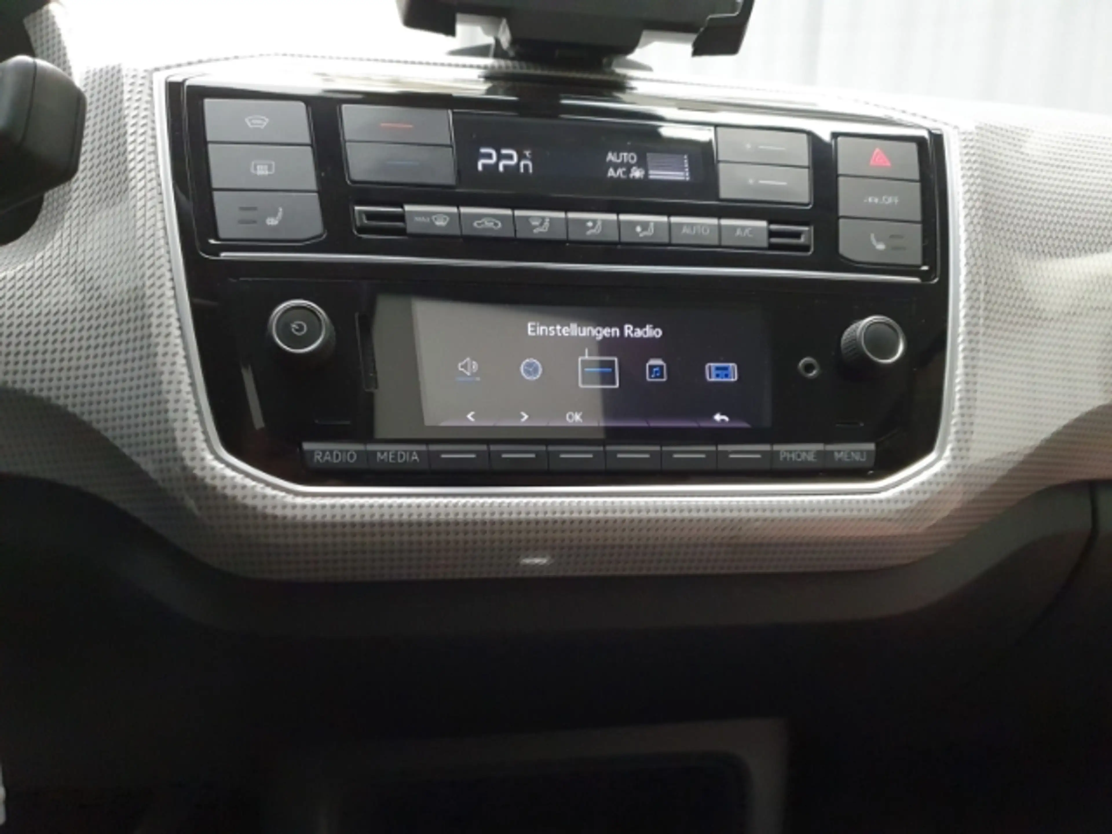 Volkswagen e-up! e-Style Plus SHZ Rückfahrkam. DAB — photo 13
