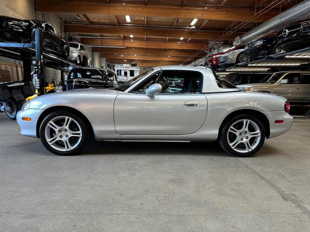 Mazda MX-5 Miata снимка Mazda MX-5 Miata