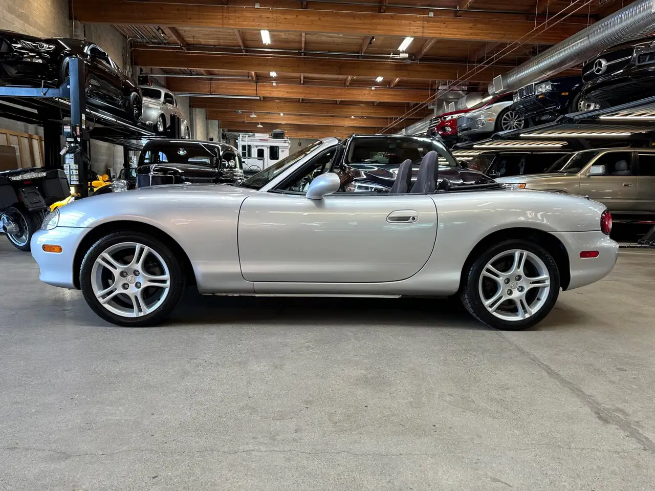 Mazda MX-5 Miata снимка Mazda MX-5 Miata