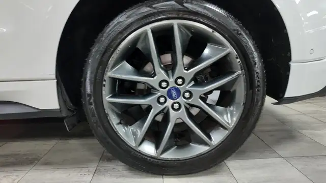 Ford Edge view 14