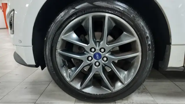 Ford Edge view 11