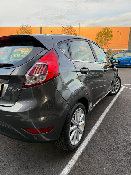 Ford Fiesta 1.0 - Titanium — photo 11