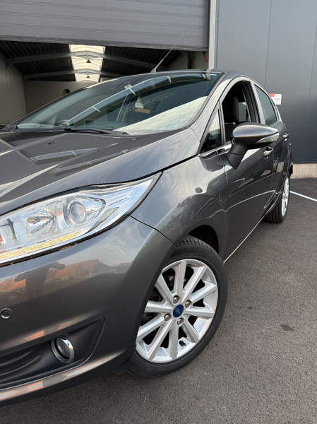Ford Fiesta 1.0 - Titanium — photo 9