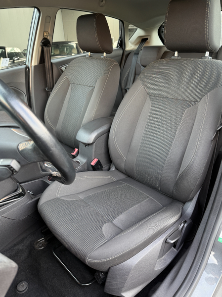 Ford Fiesta 1.0 - Titanium — photo 6